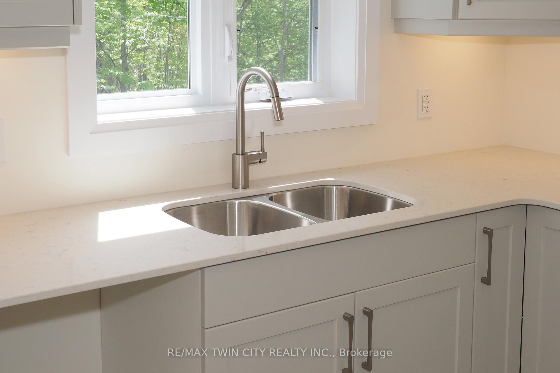 Photo 14 of 220 Jeffrey Place, Kitchener, Country Hills East — HOMEH