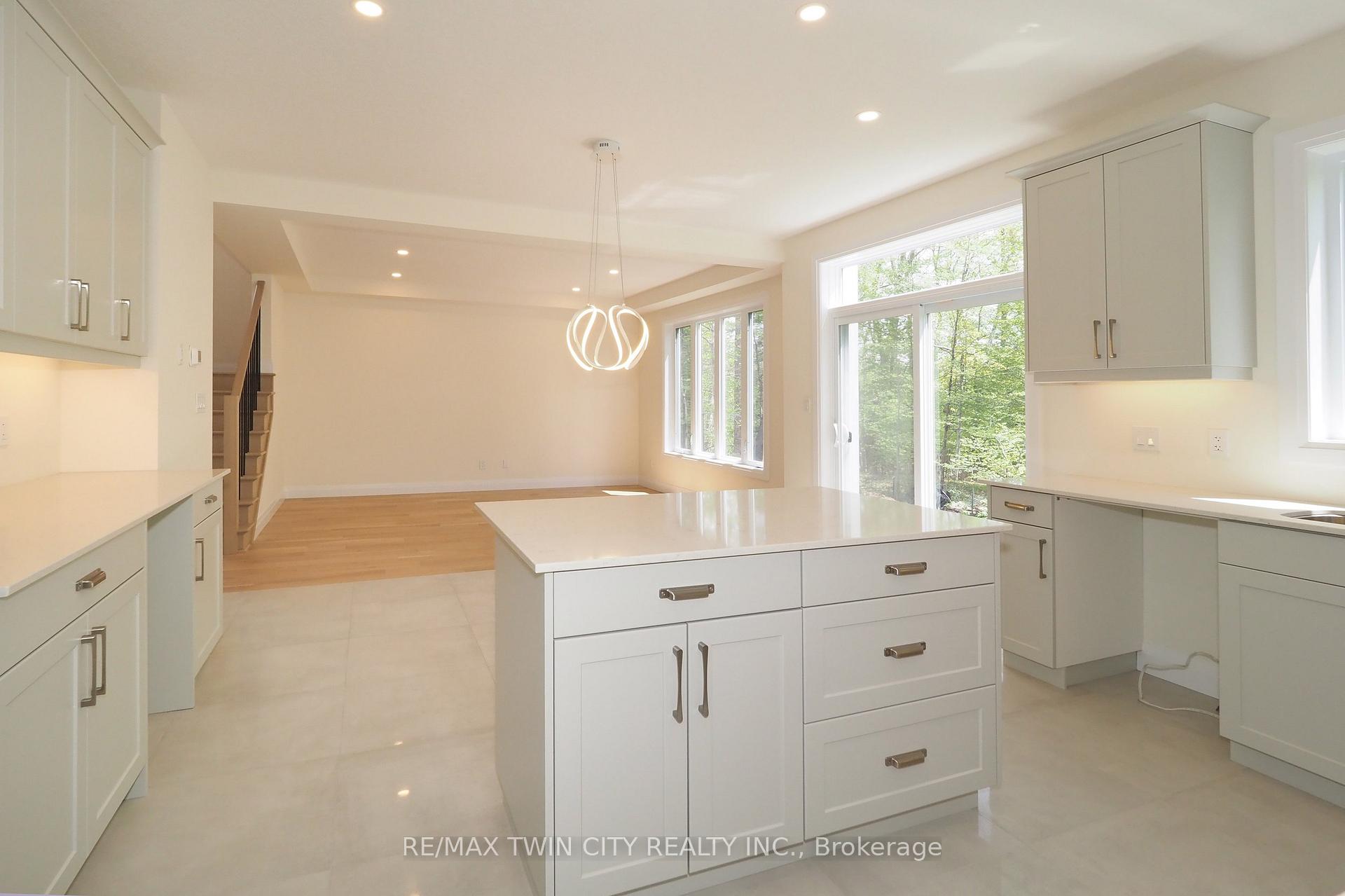 Photo 15 of 220 Jeffrey Place, Kitchener, Country Hills East — HOMEH