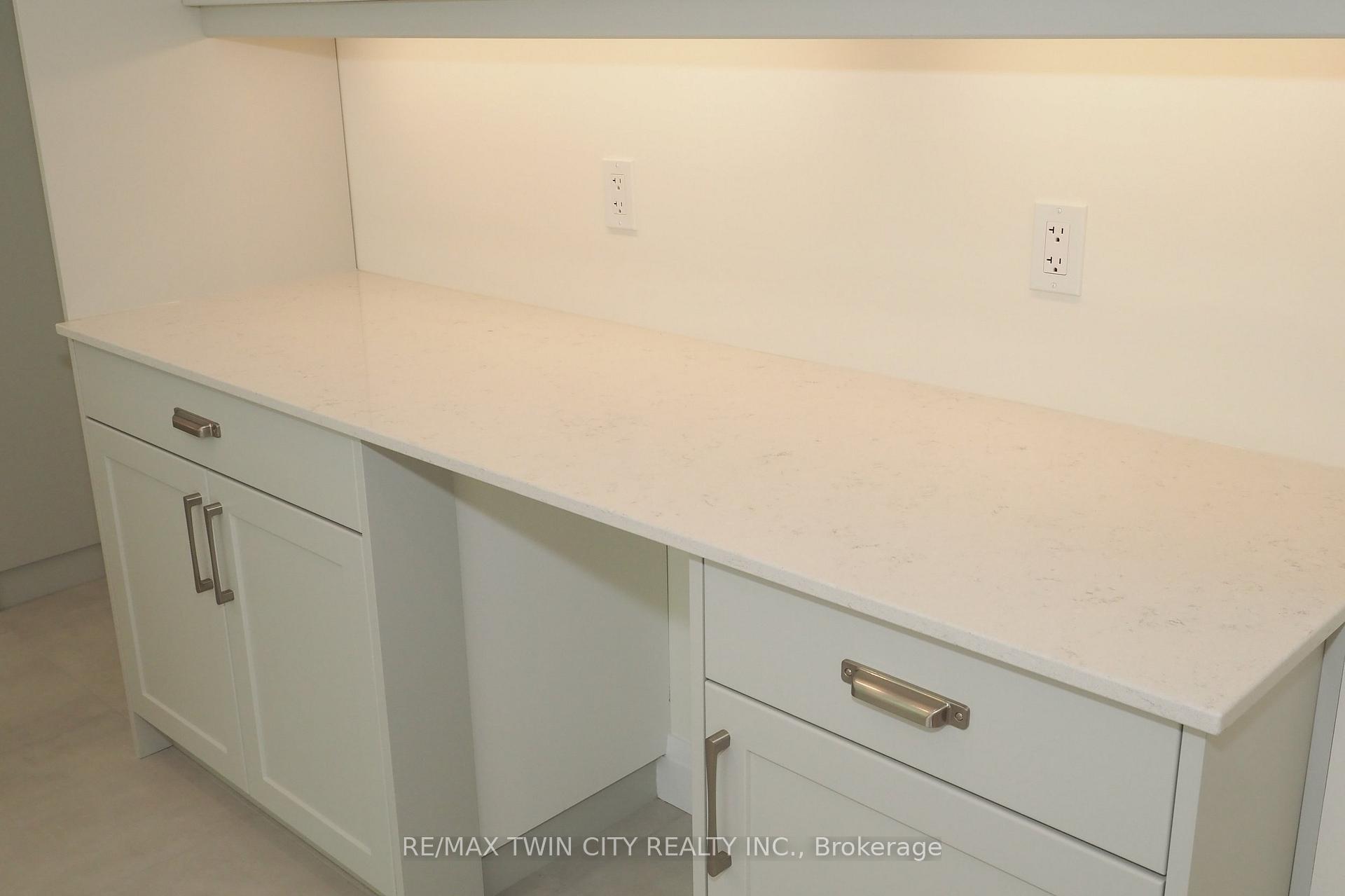 Photo 16 of 220 Jeffrey Place, Kitchener, Country Hills East — HOMEH