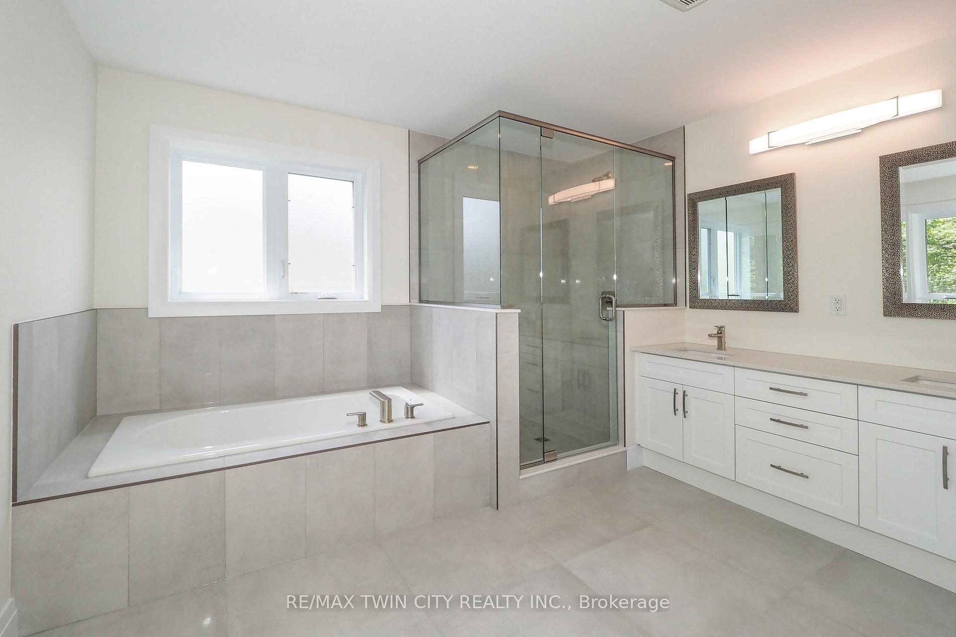Photo 25 of 220 Jeffrey Place, Kitchener, Country Hills East — HOMEH