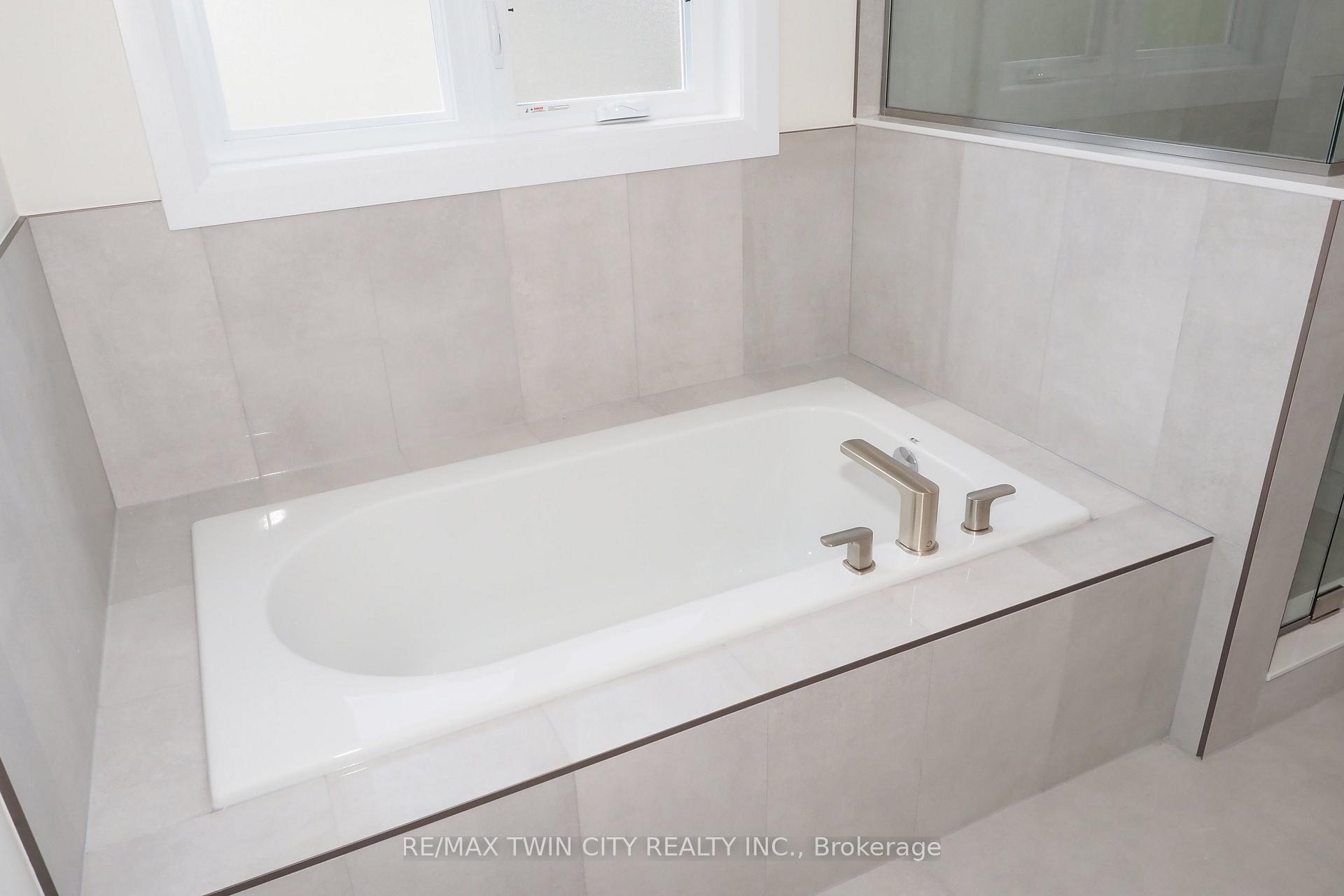 Photo 26 of 220 Jeffrey Place, Kitchener, Country Hills East — HOMEH