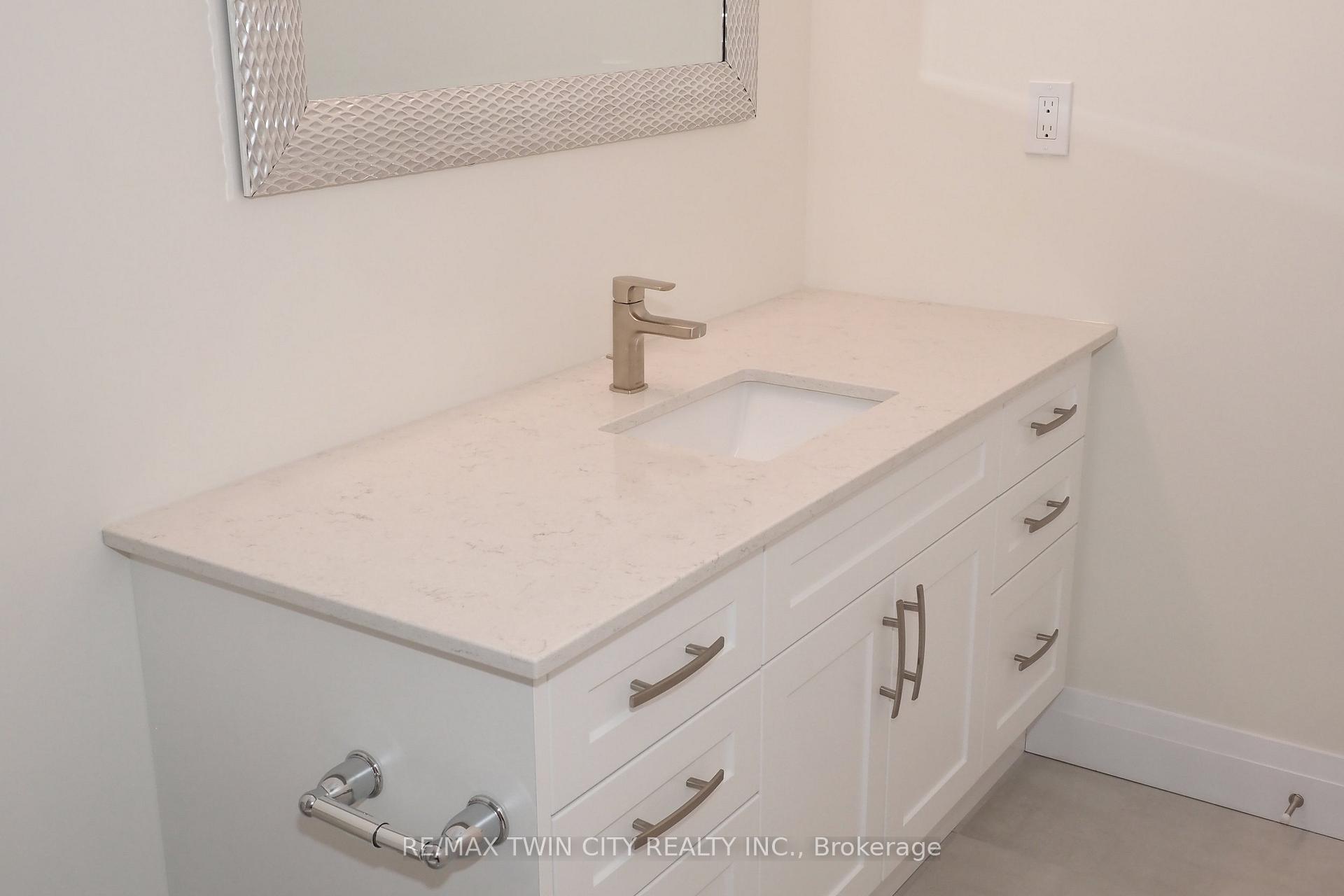 Photo 35 of 220 Jeffrey Place, Kitchener, Country Hills East — HOMEH