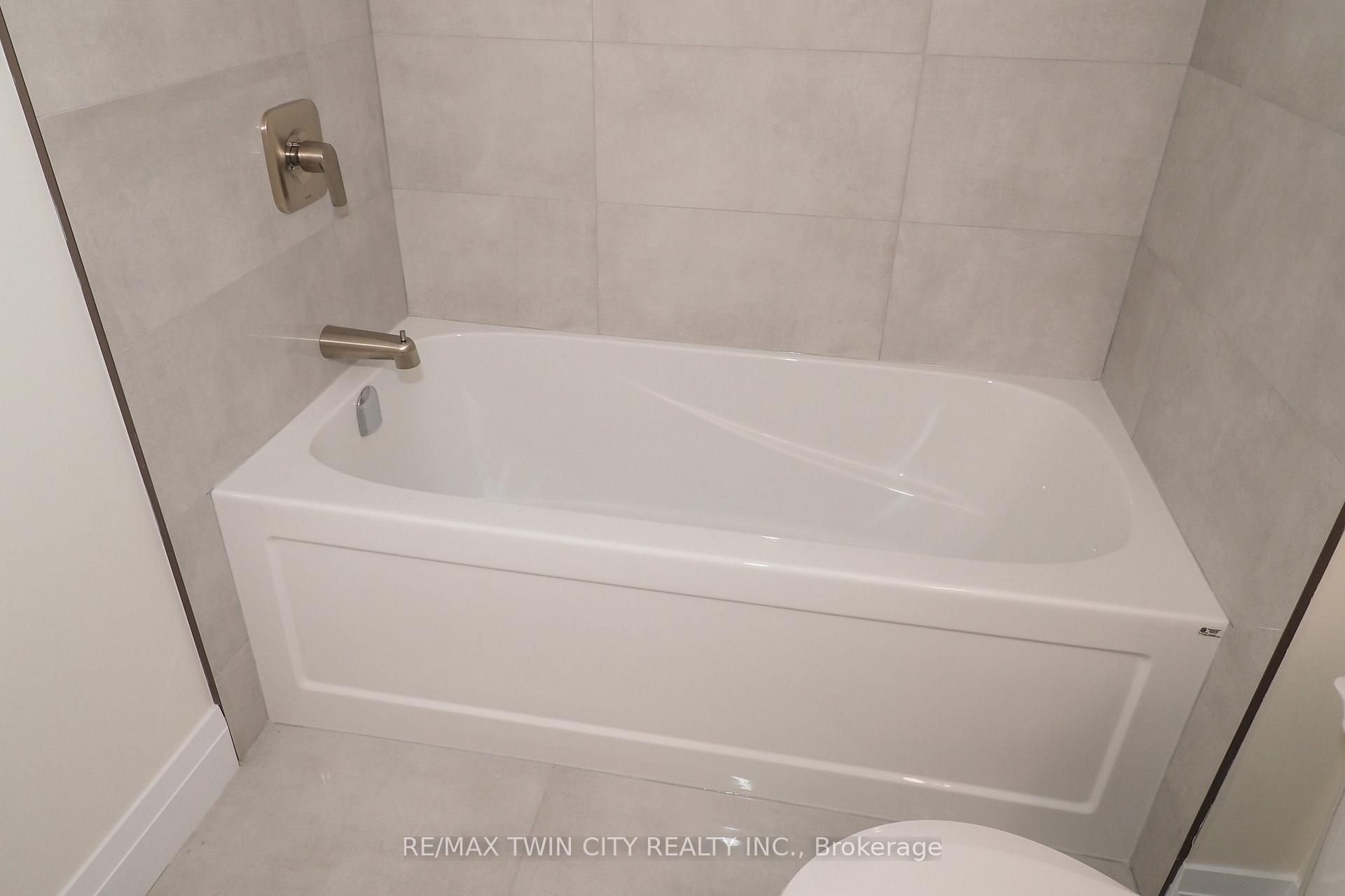 Photo 36 of 220 Jeffrey Place, Kitchener, Country Hills East — HOMEH