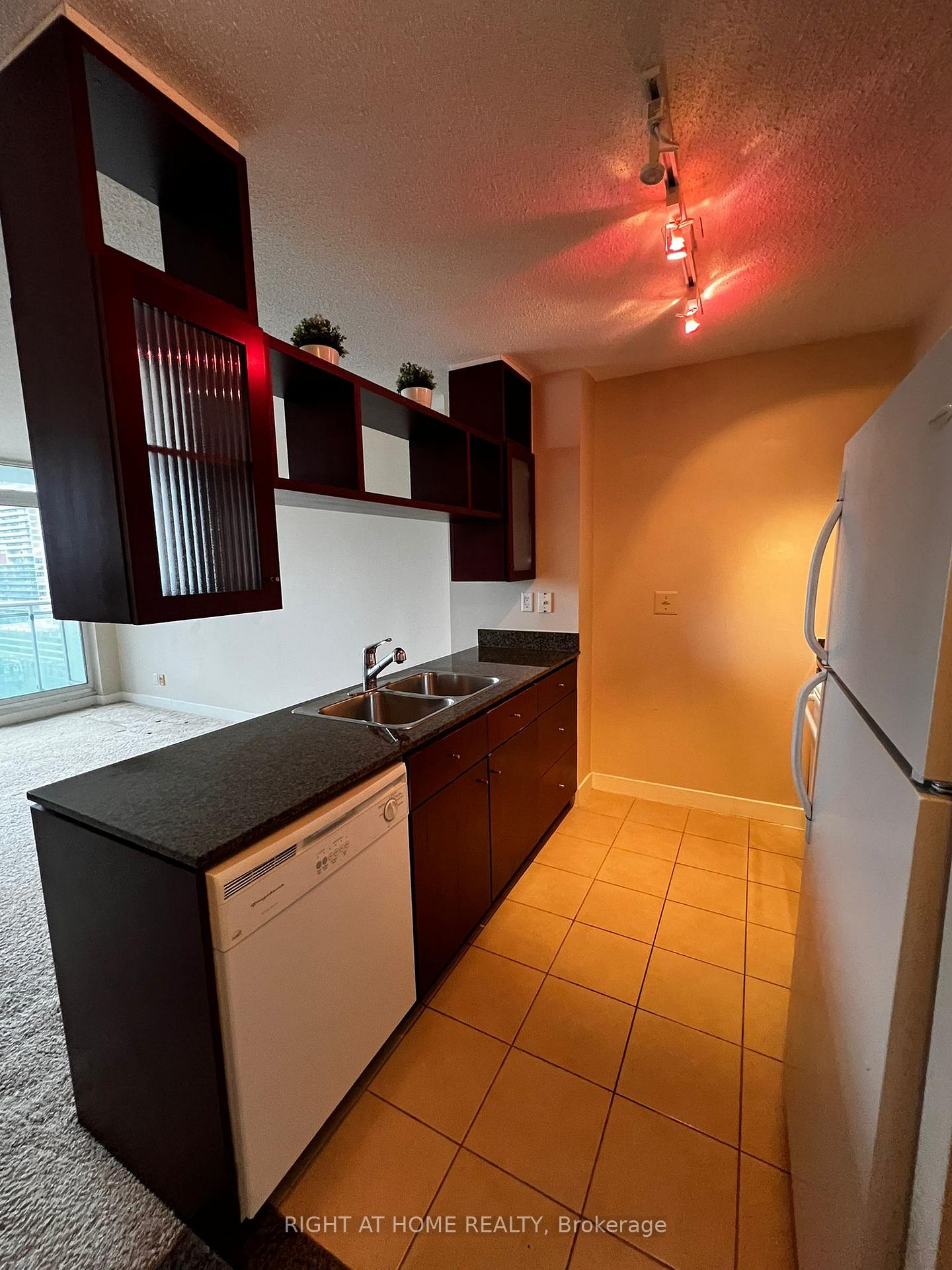Photo 8 of Unit 2005, 397 Front Street W, Toronto, Waterfront Communities — HOMEH