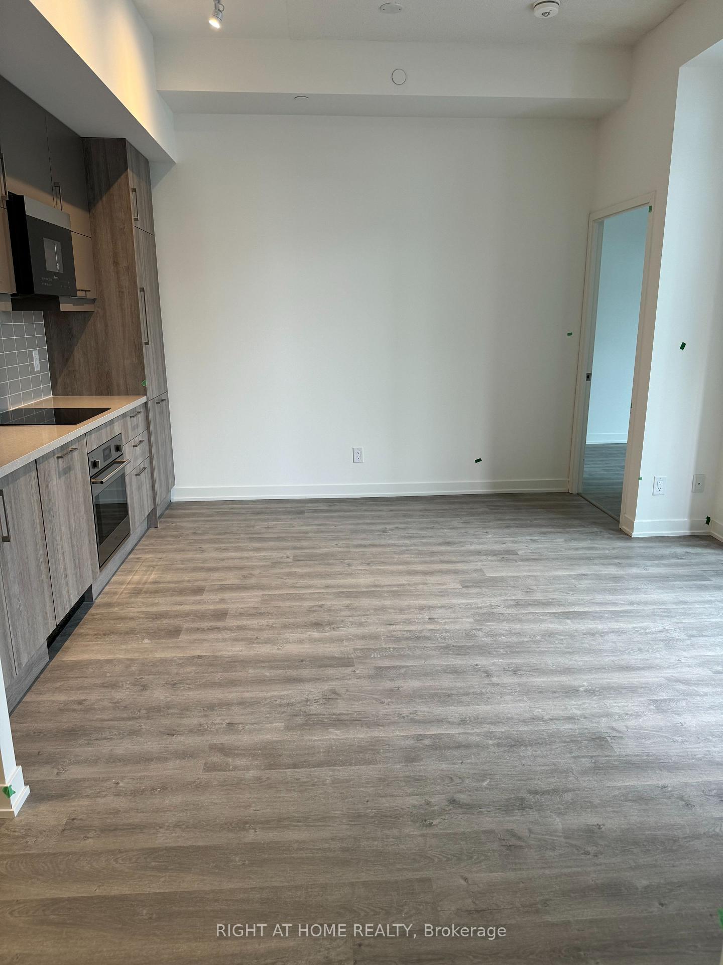 Photo 5 of Unit A1405, 8119 Birchmount Road N, Markham, Unionville — HOMEH