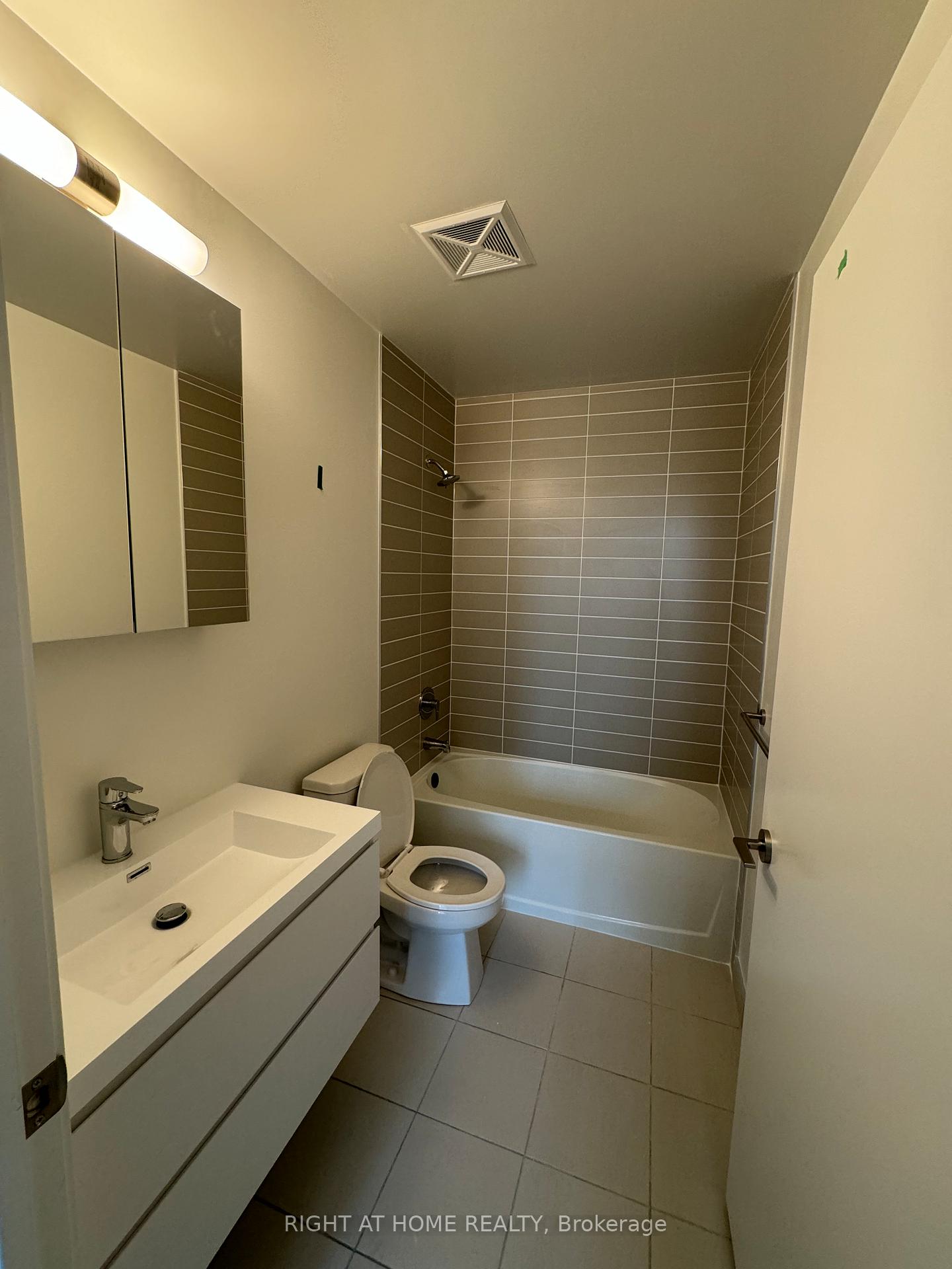 Photo 11 of Unit A1405, 8119 Birchmount Road N, Markham, Unionville — HOMEH