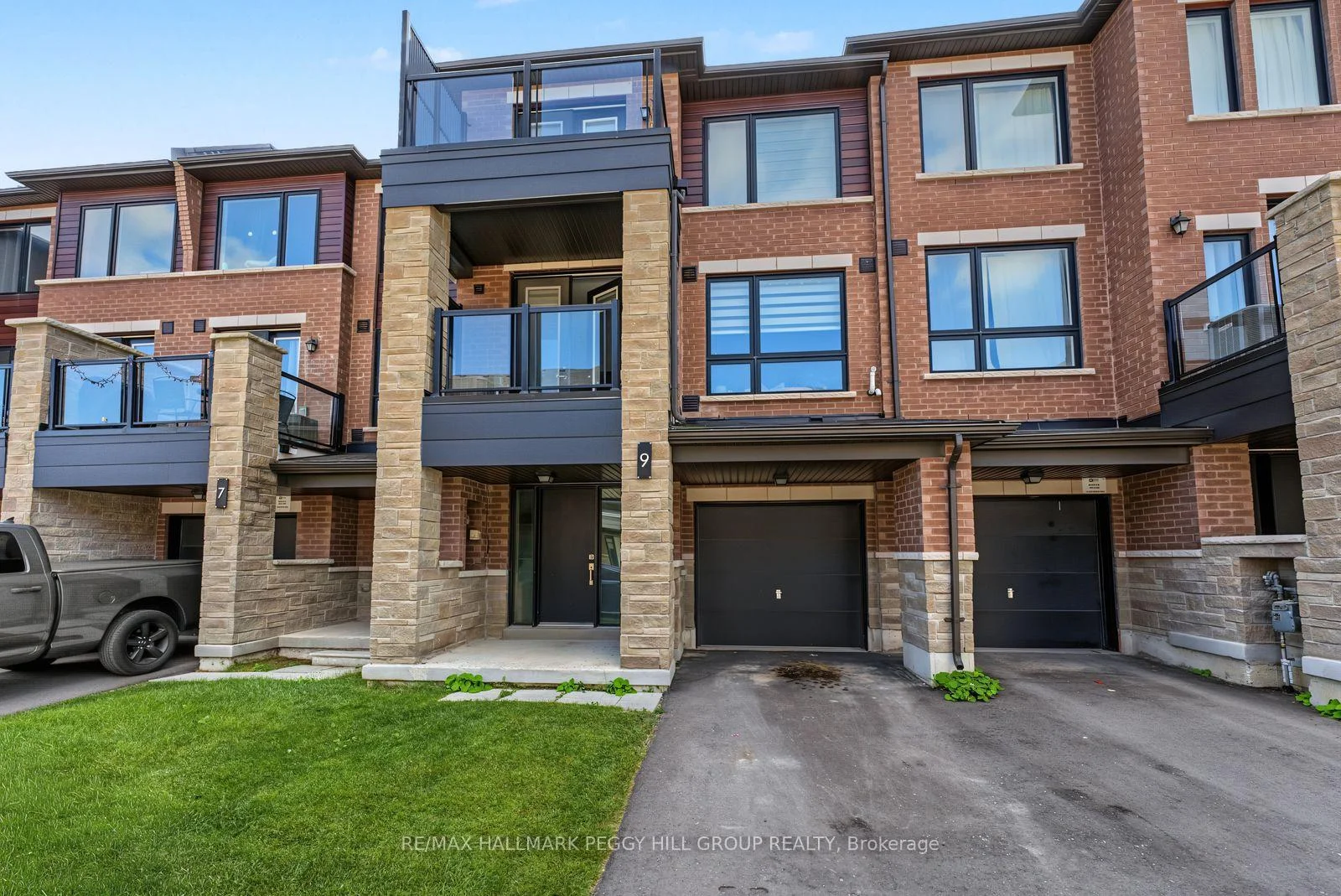 Photo 1 of 9 Red Maple Lane, Barrie, Innis-Shore — HOMEH