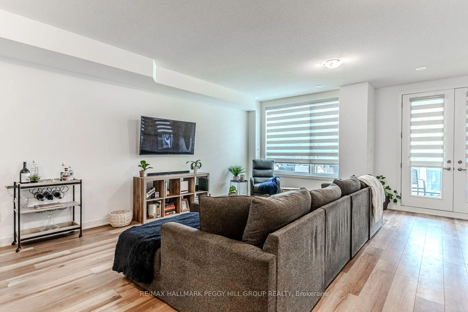 Photo 6 of 9 Red Maple Lane, Barrie, Innis-Shore — HOMEH