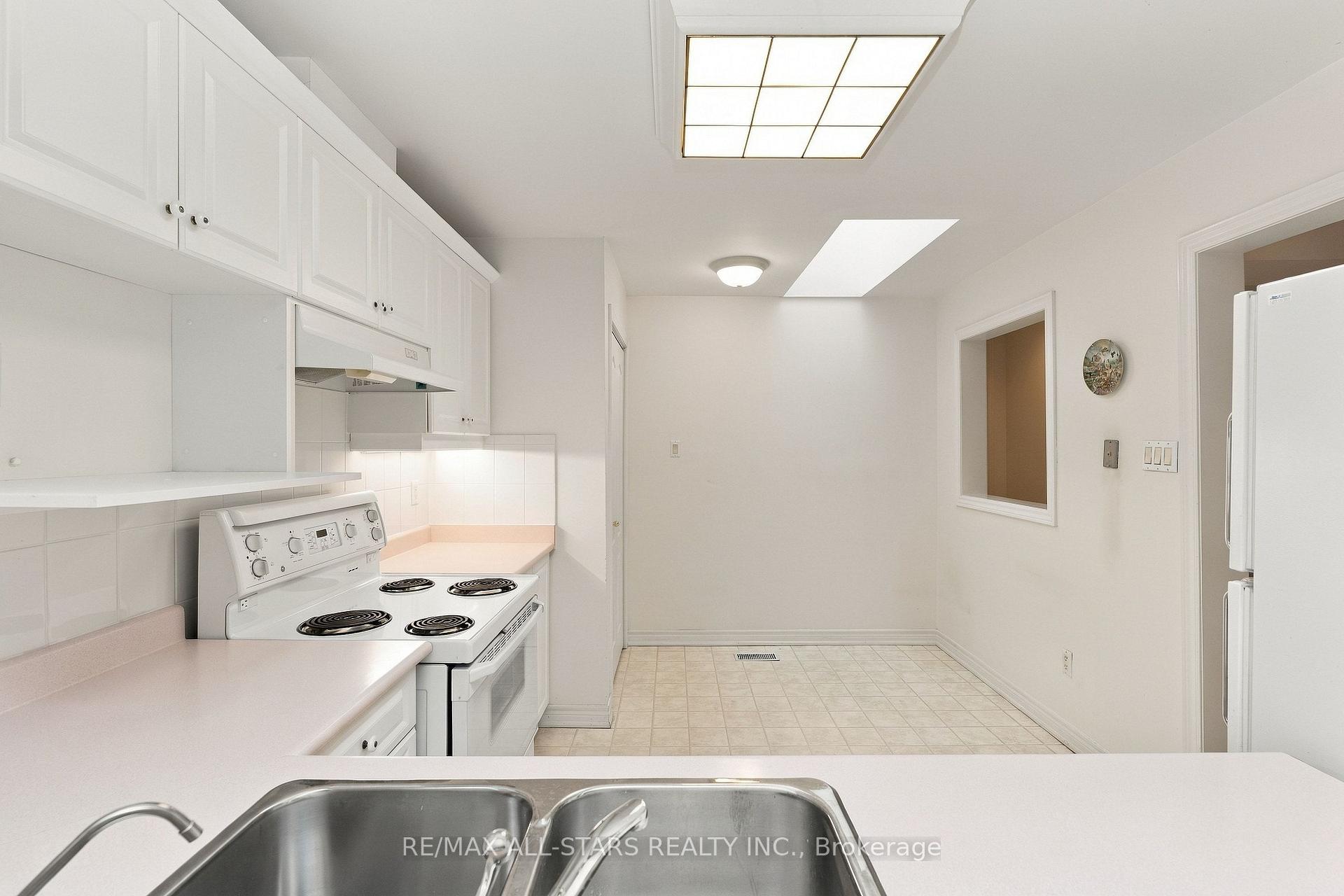 Photo 18 of 28 Blue Heron Beach Way, Markham, Greensborough — HOMEH