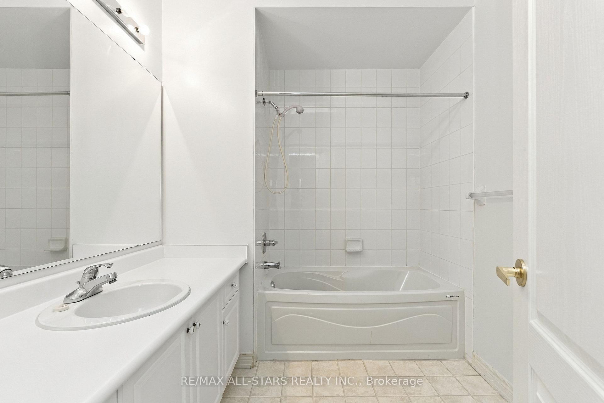 Photo 31 of 28 Blue Heron Beach Way, Markham, Greensborough — HOMEH