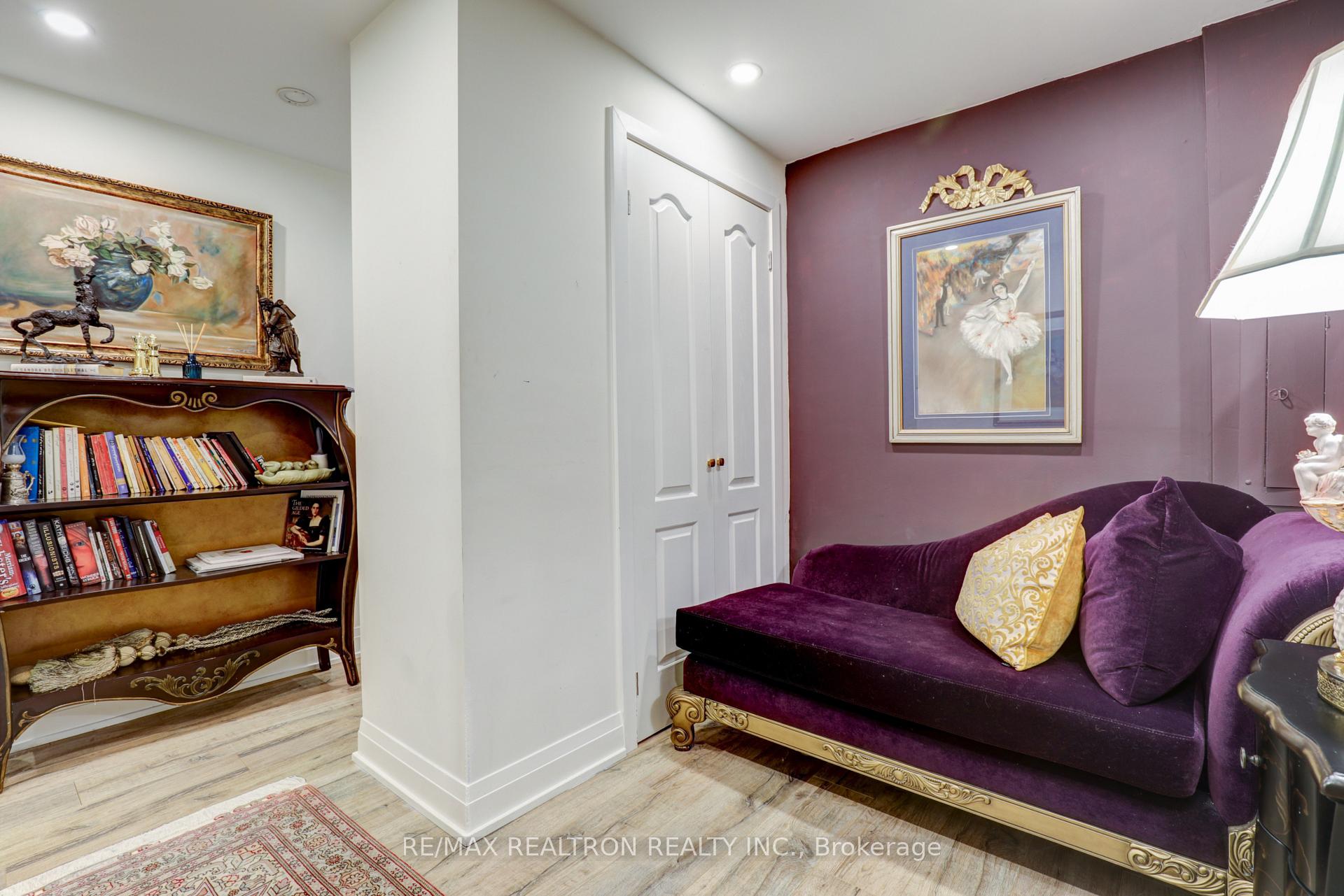 Photo 4 of Unit 709, 60 Inverlochy Boulevard, Markham, Royal Orchard — HOMEH