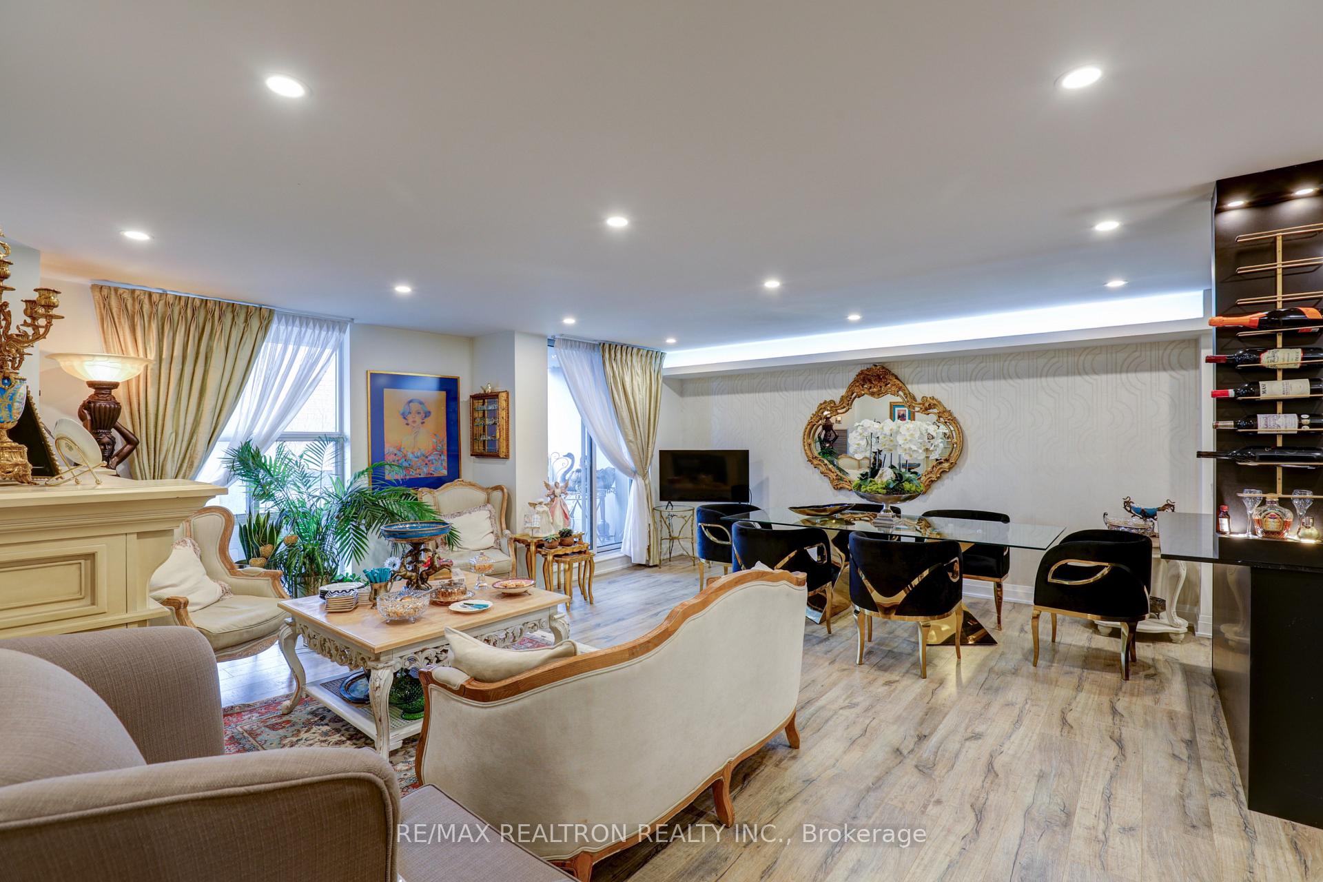 Photo 6 of Unit 709, 60 Inverlochy Boulevard, Markham, Royal Orchard — HOMEH