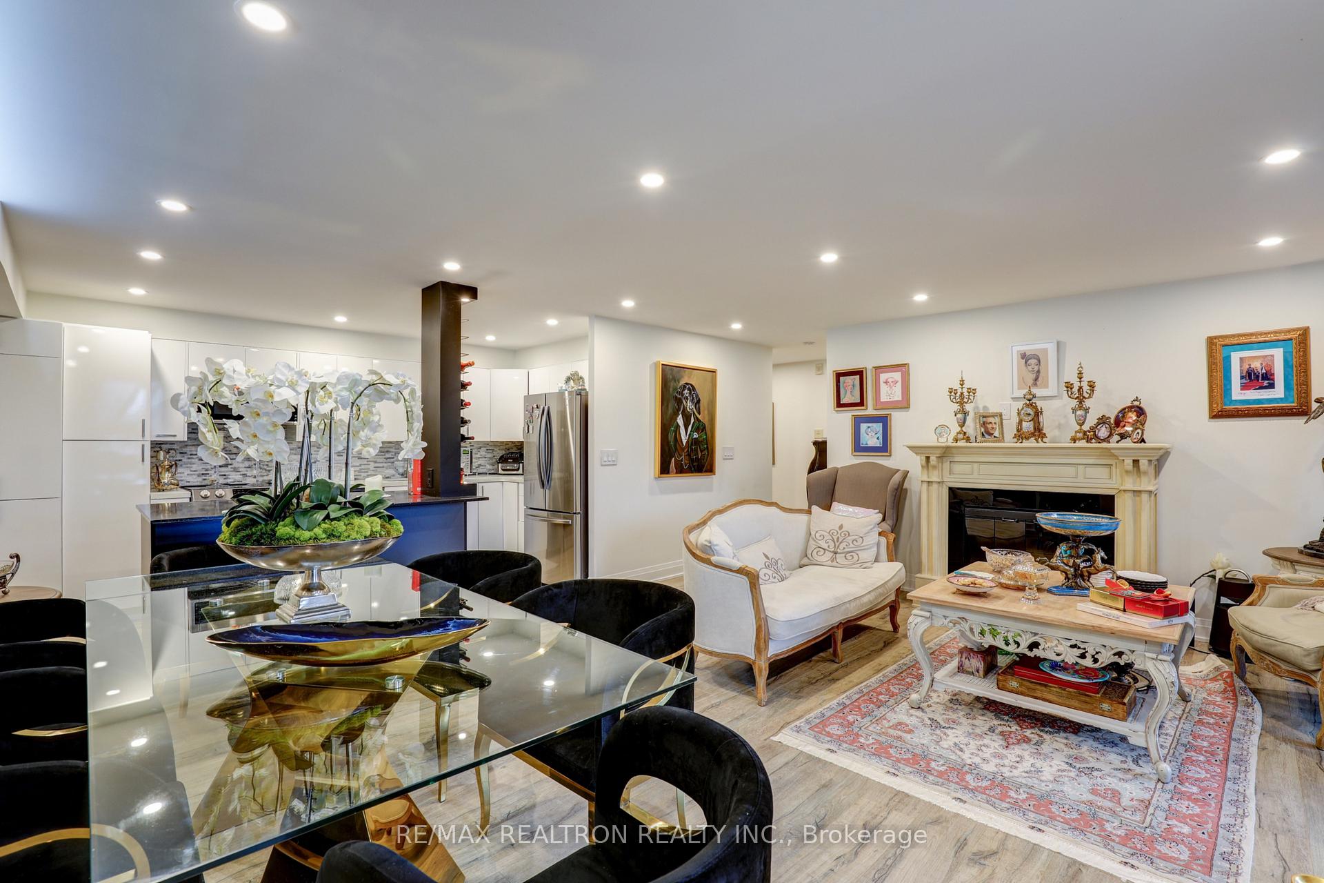 Photo 9 of Unit 709, 60 Inverlochy Boulevard, Markham, Royal Orchard — HOMEH