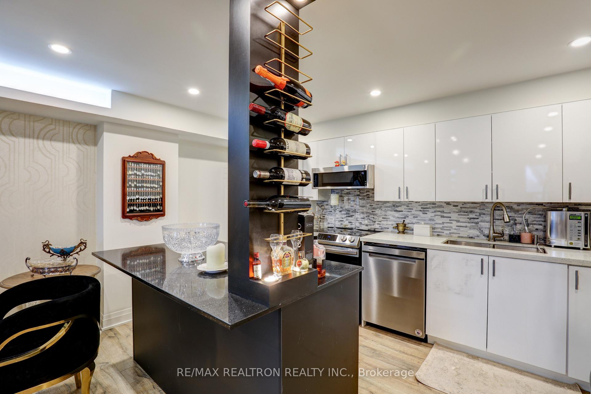 Photo 12 of Unit 709, 60 Inverlochy Boulevard, Markham, Royal Orchard — HOMEH