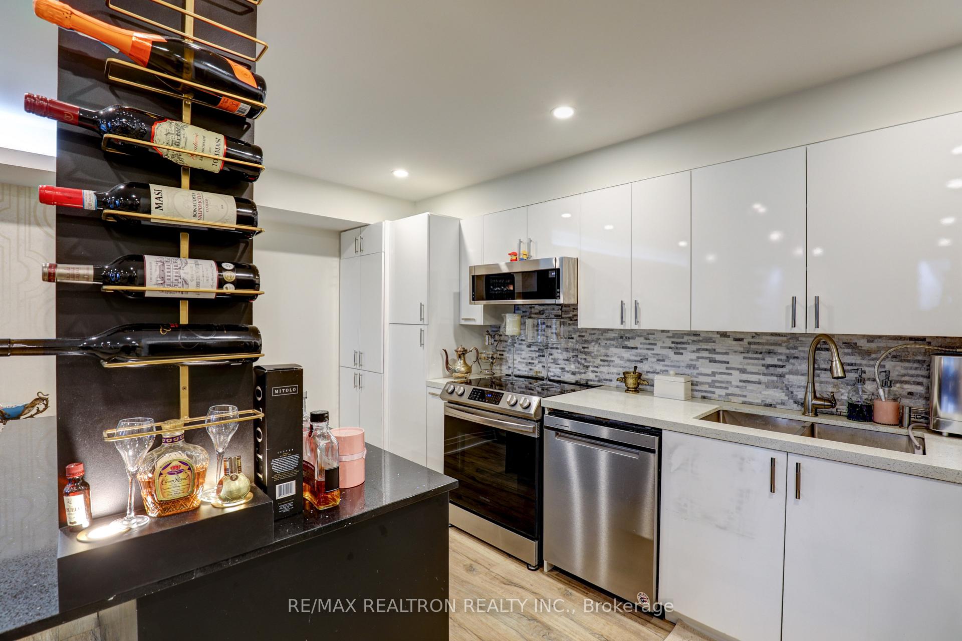 Photo 13 of Unit 709, 60 Inverlochy Boulevard, Markham, Royal Orchard — HOMEH