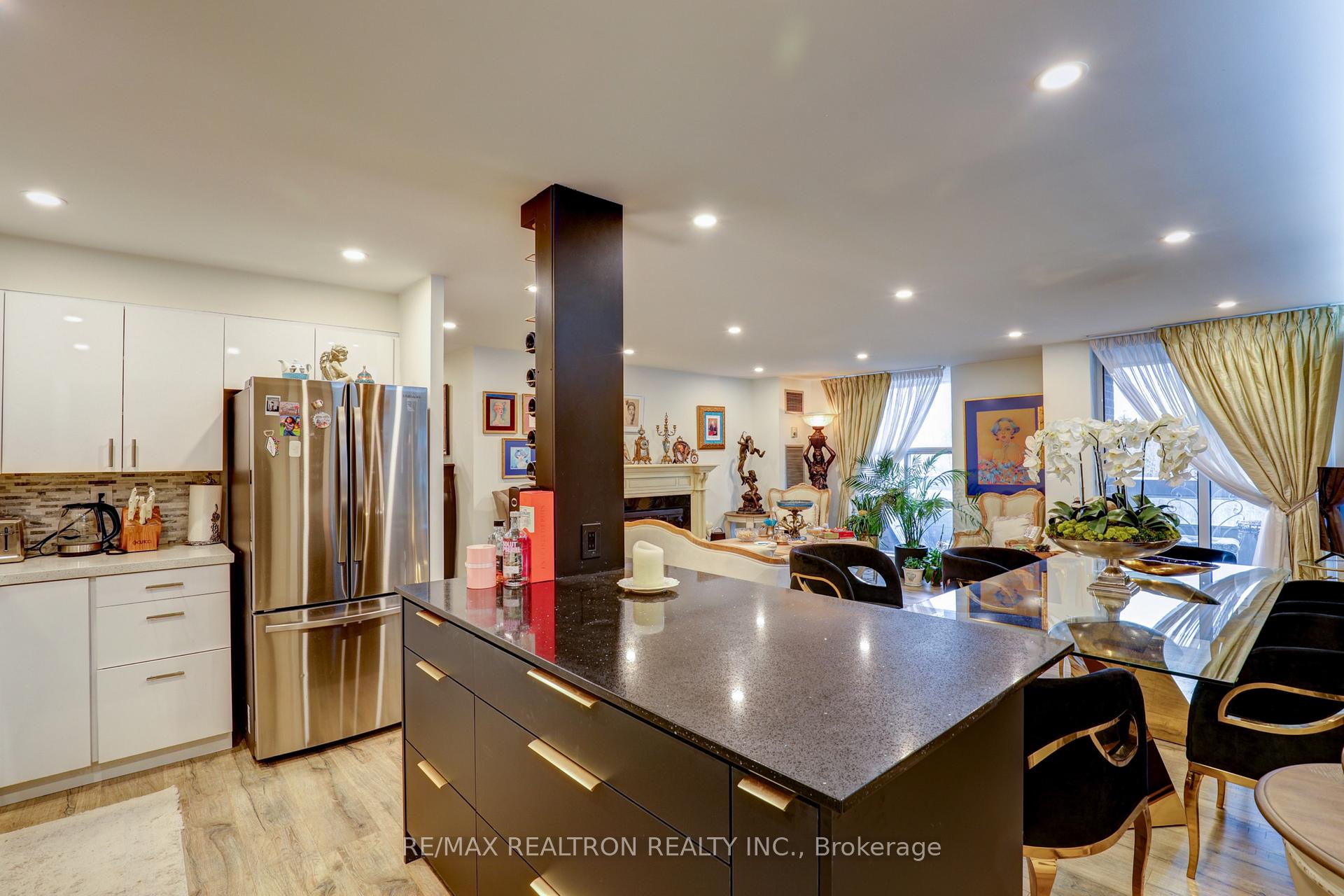 Photo 15 of Unit 709, 60 Inverlochy Boulevard, Markham, Royal Orchard — HOMEH