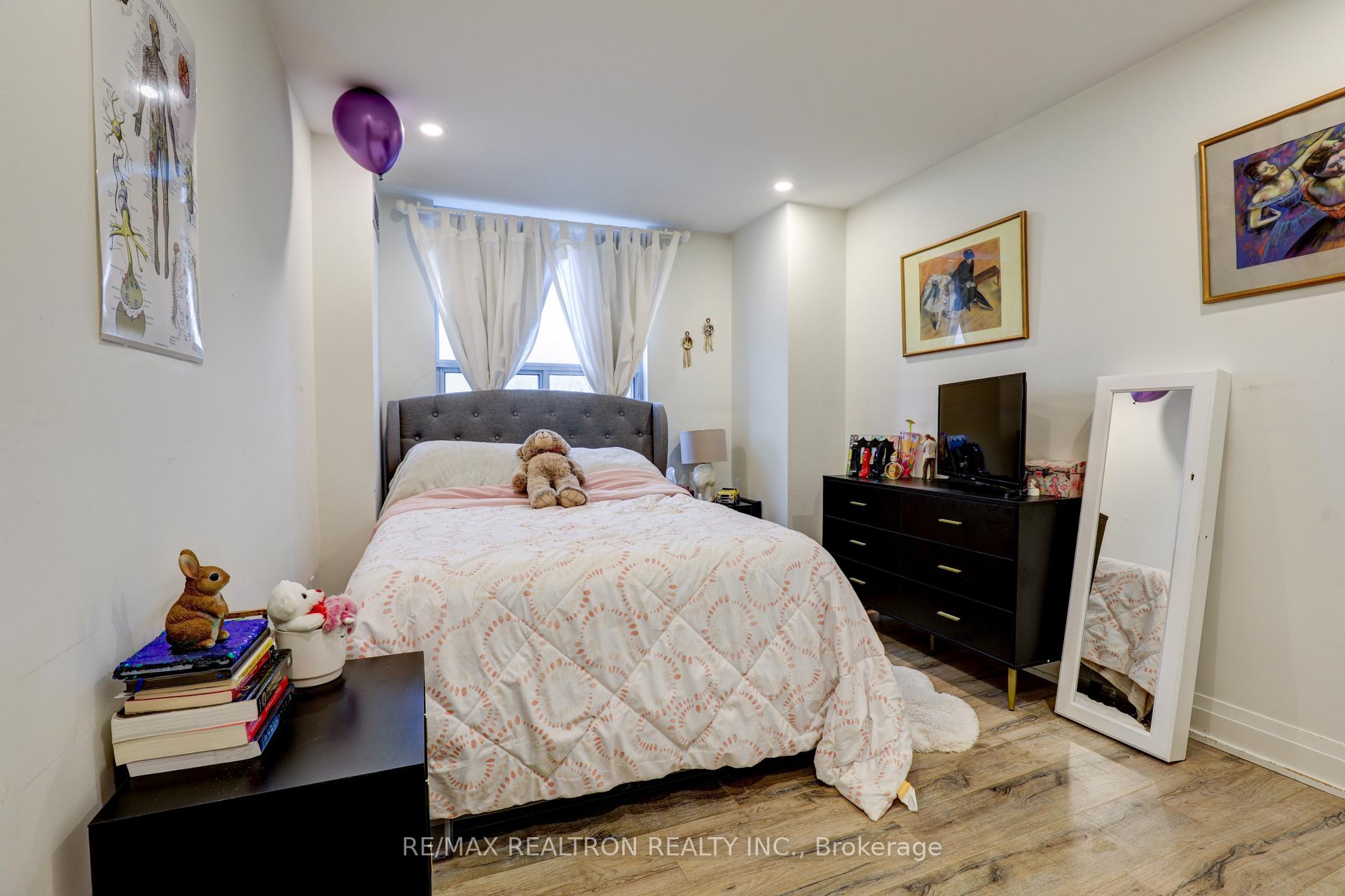 Photo 18 of Unit 709, 60 Inverlochy Boulevard, Markham, Royal Orchard — HOMEH