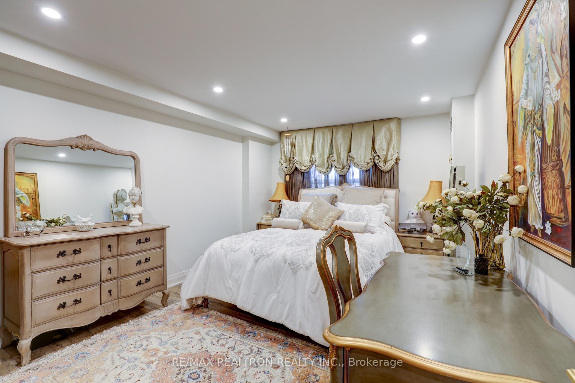 Photo 19 of Unit 709, 60 Inverlochy Boulevard, Markham, Royal Orchard — HOMEH