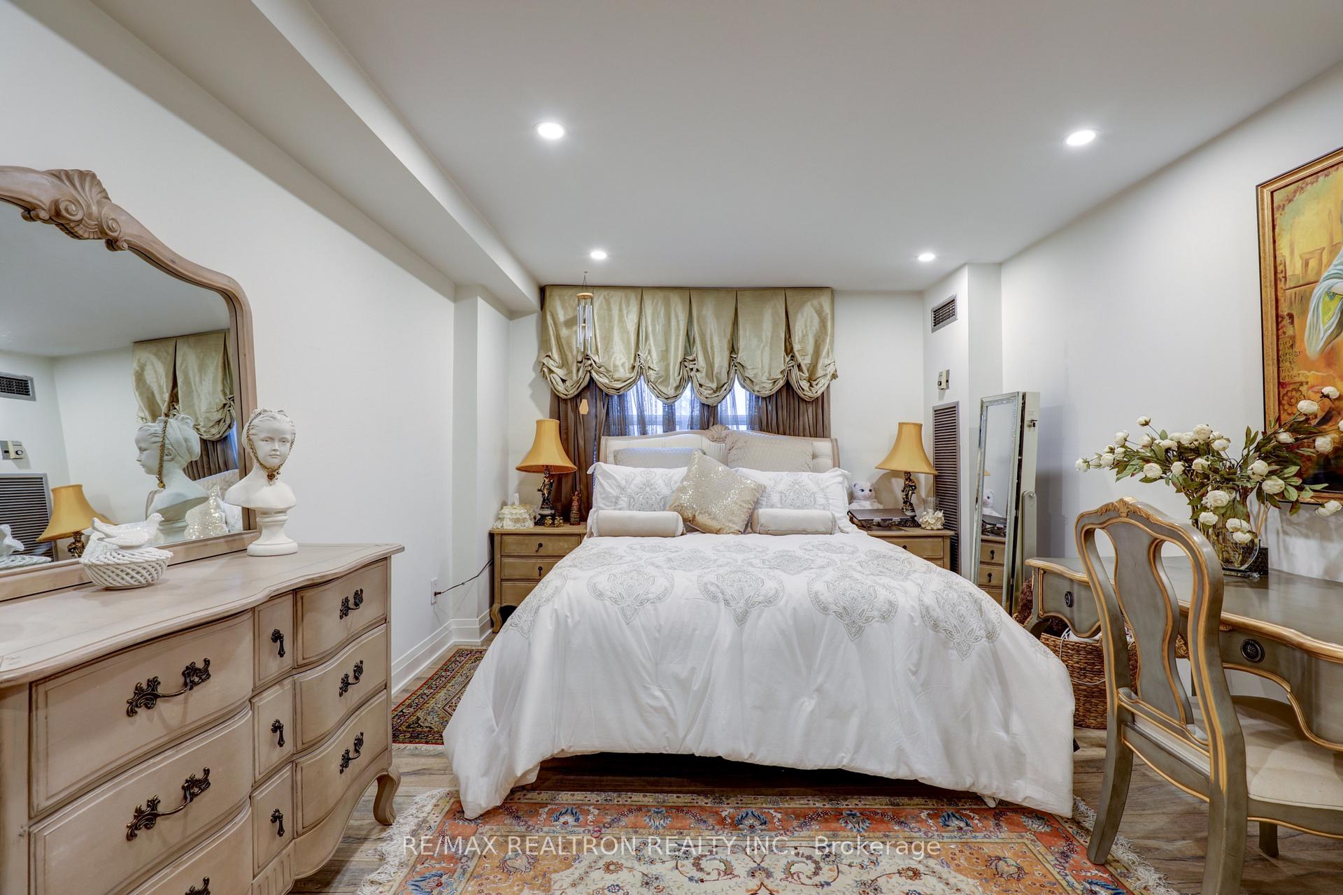 Photo 20 of Unit 709, 60 Inverlochy Boulevard, Markham, Royal Orchard — HOMEH