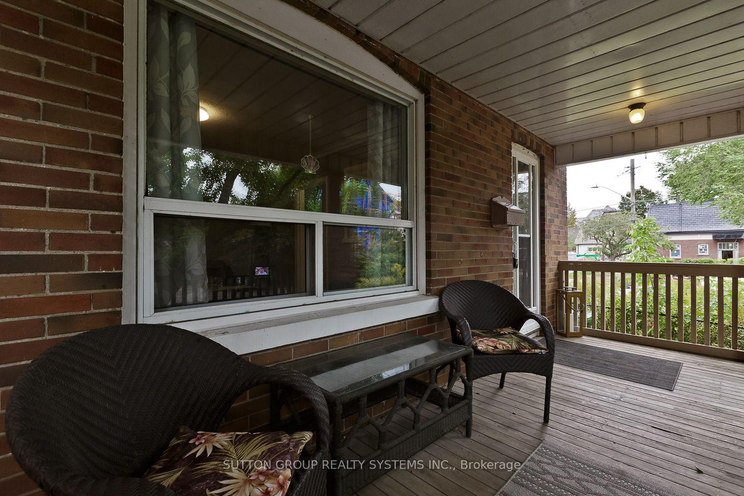 Photo 4 of 14 Lake Shore Drive, Etobicoke, New Toronto — HOMEH