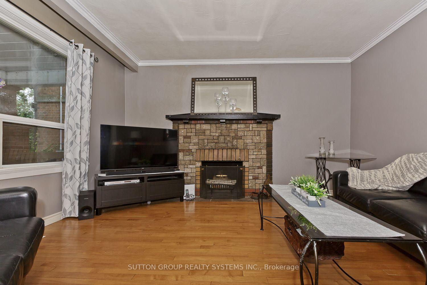 Photo 7 of 14 Lake Shore Drive, Etobicoke, New Toronto — HOMEH