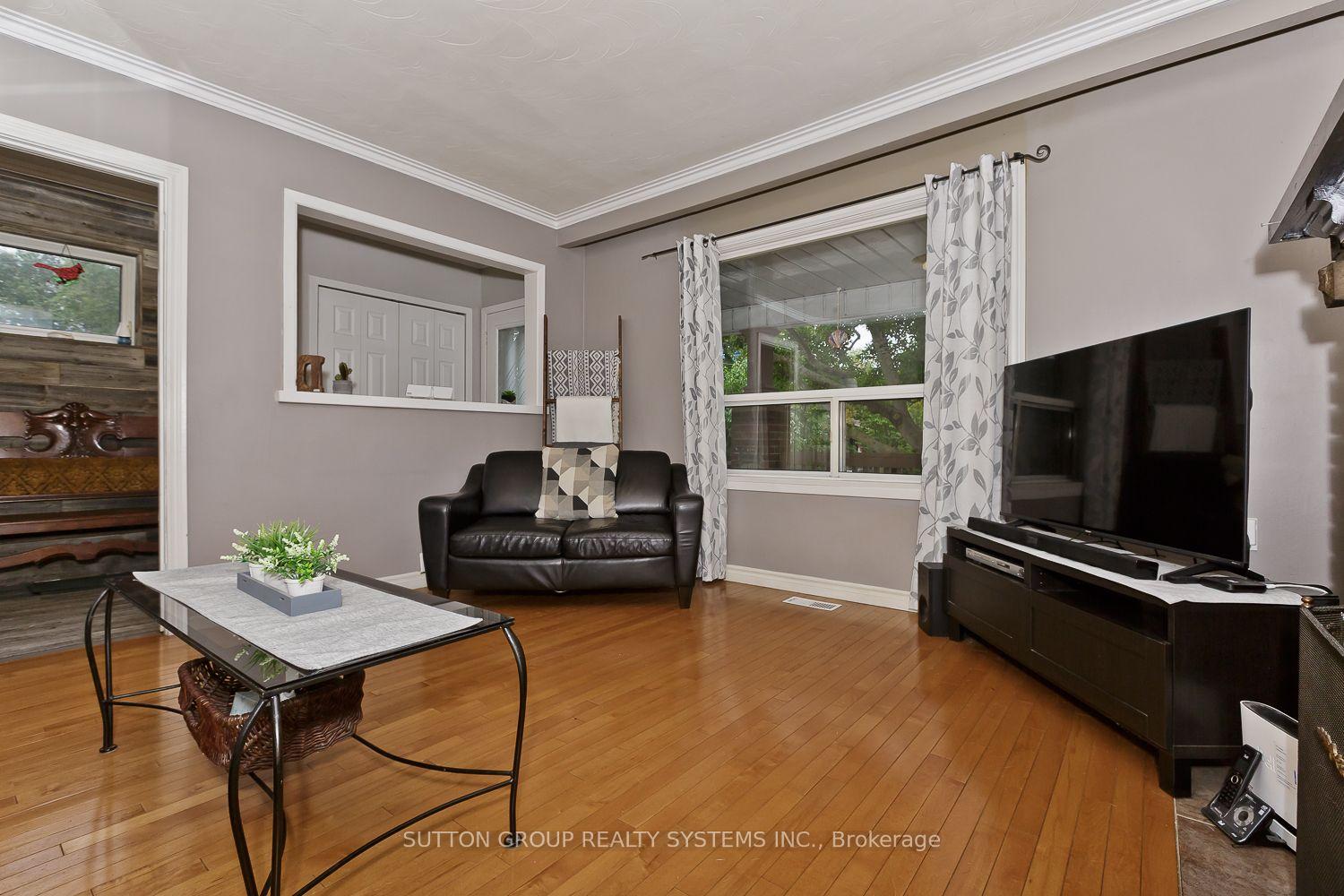 Photo 8 of 14 Lake Shore Drive, Etobicoke, New Toronto — HOMEH