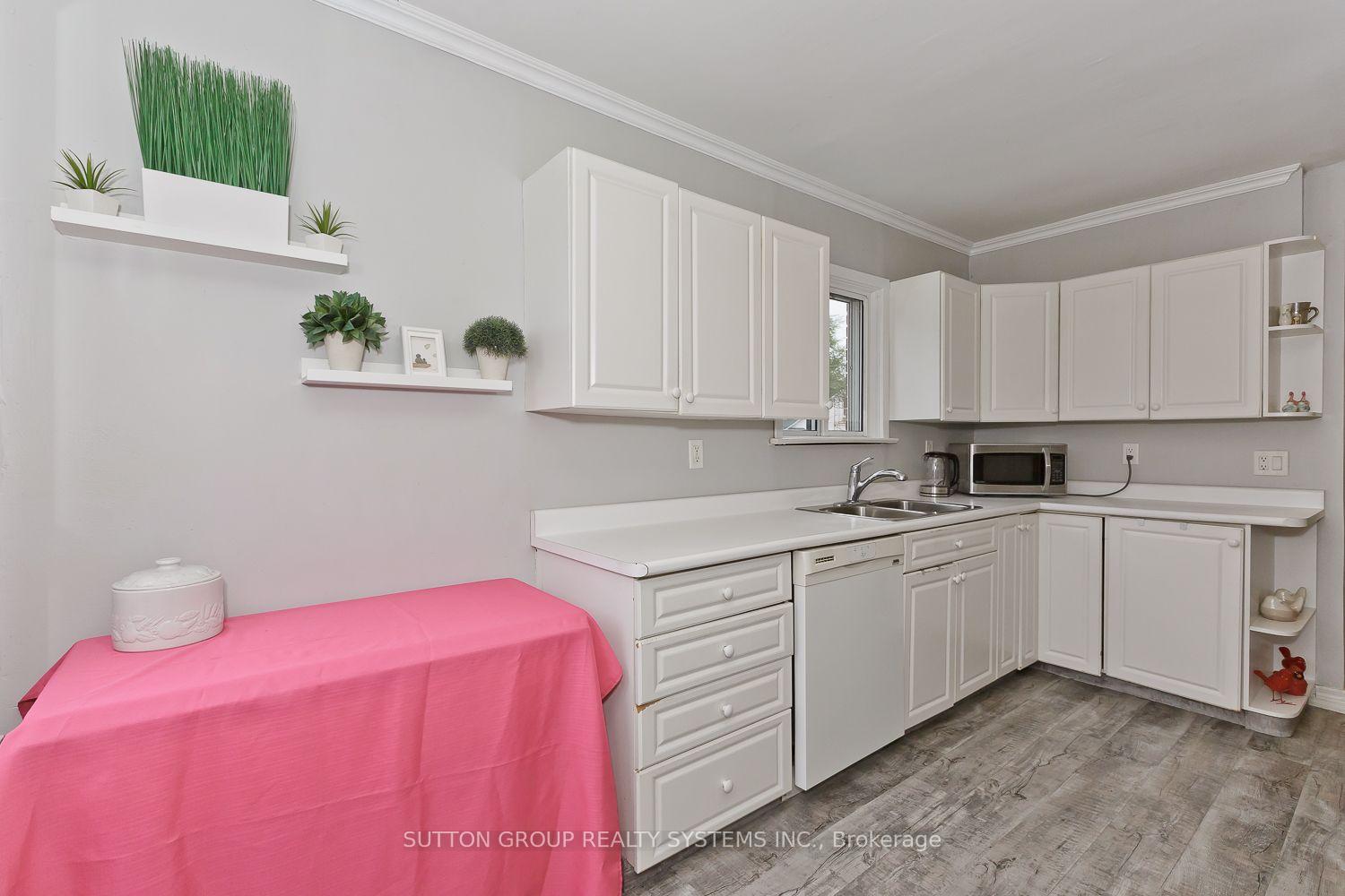 Photo 11 of 14 Lake Shore Drive, Etobicoke, New Toronto — HOMEH