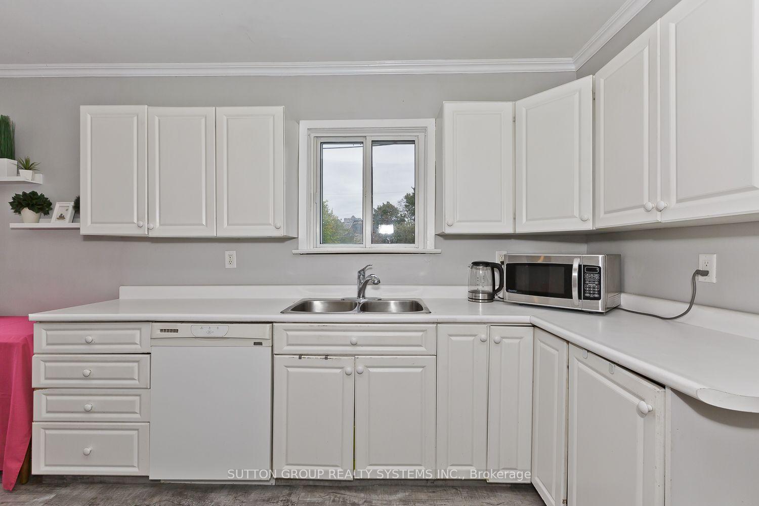 Photo 12 of 14 Lake Shore Drive, Etobicoke, New Toronto — HOMEH