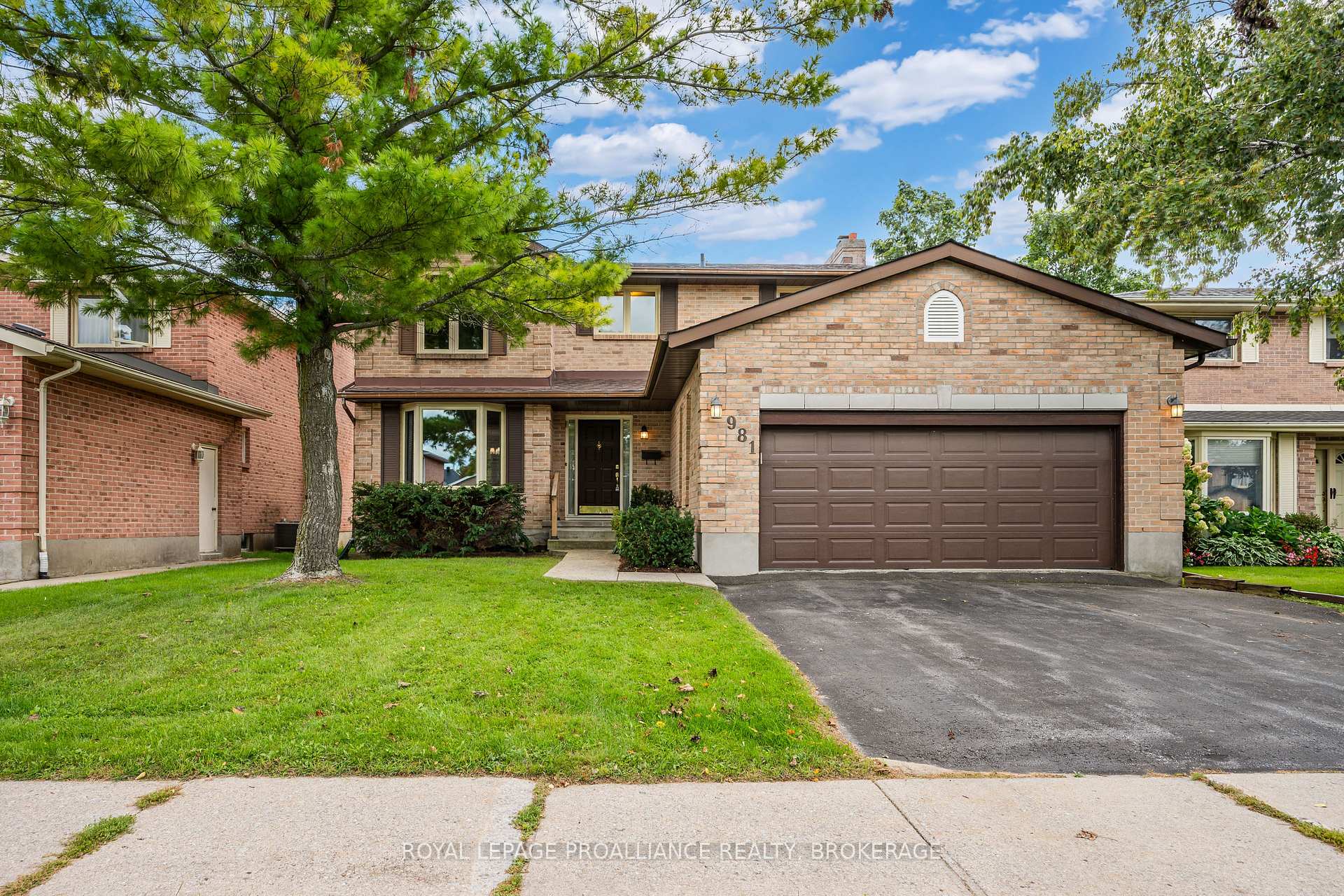 Photo of 981 Edinborough Crescent