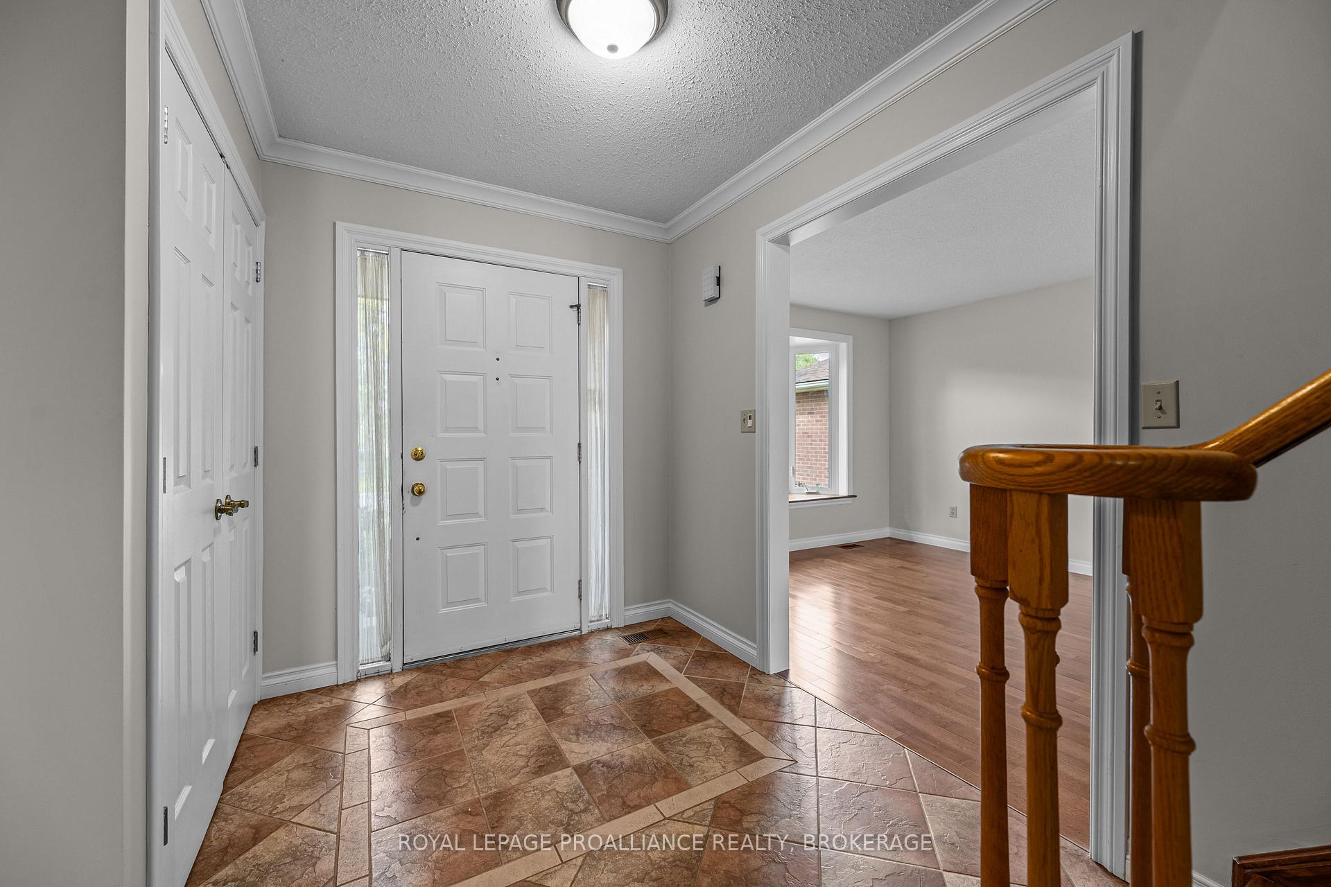 Photo 4 of 981 Edinborough Crescent, Kingston, North of Taylor-Kidd Blvd — HOMEH
