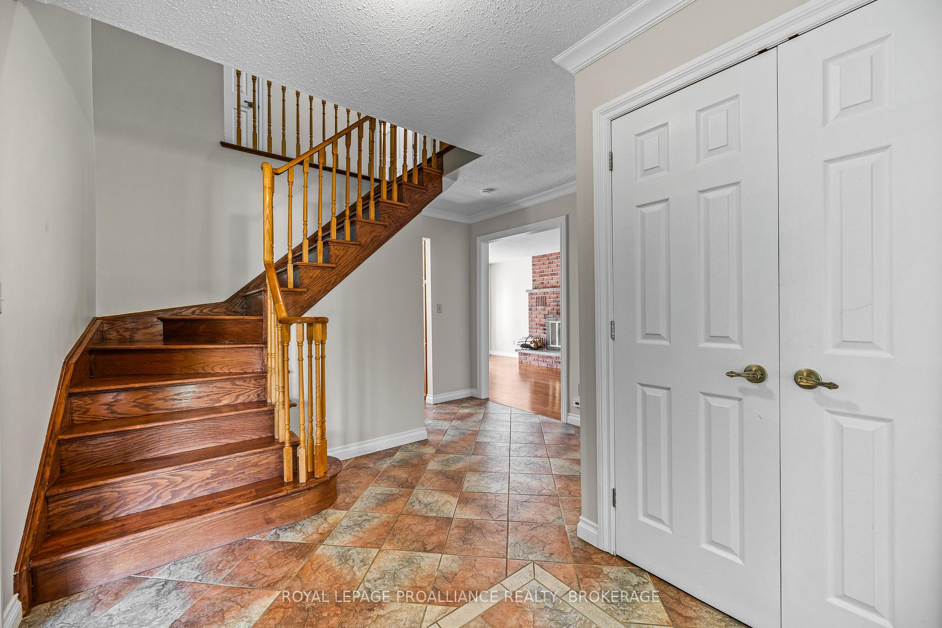 Photo 5 of 981 Edinborough Crescent, Kingston, North of Taylor-Kidd Blvd — HOMEH