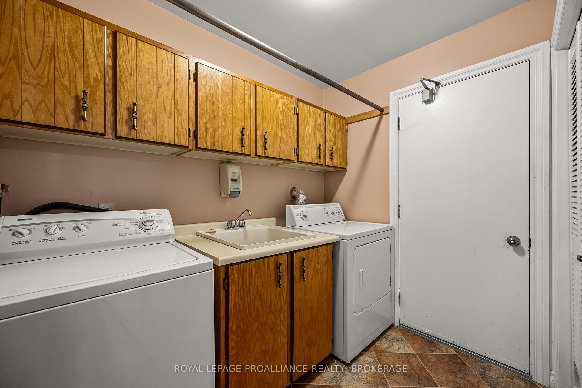 Photo 8 of 981 Edinborough Crescent, Kingston, North of Taylor-Kidd Blvd — HOMEH