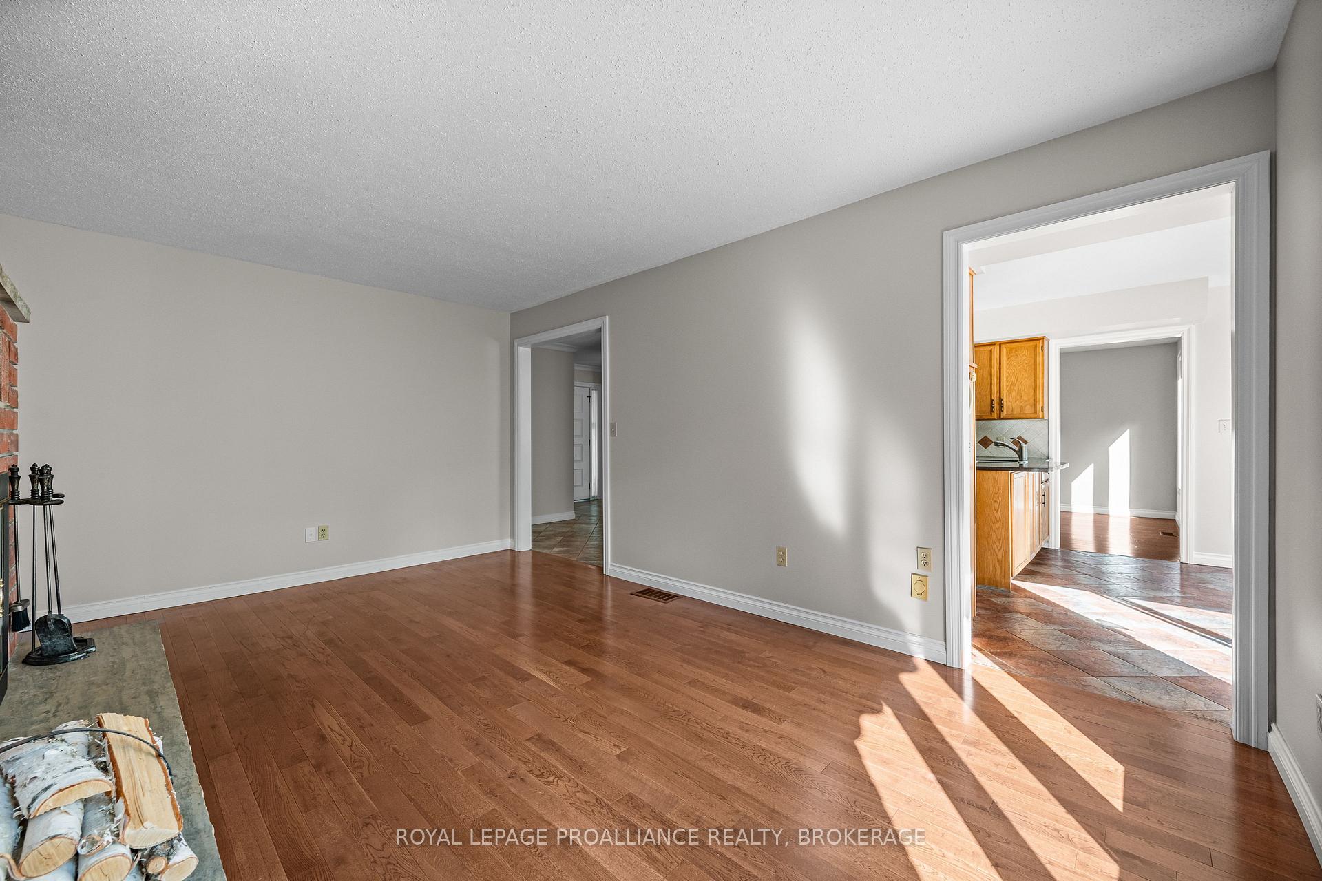 Photo 10 of 981 Edinborough Crescent, Kingston, North of Taylor-Kidd Blvd — HOMEH