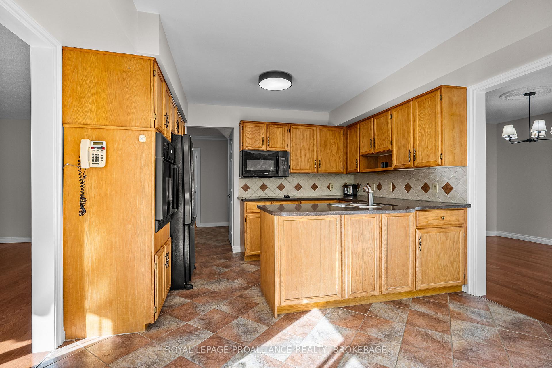 Photo 11 of 981 Edinborough Crescent, Kingston, North of Taylor-Kidd Blvd — HOMEH