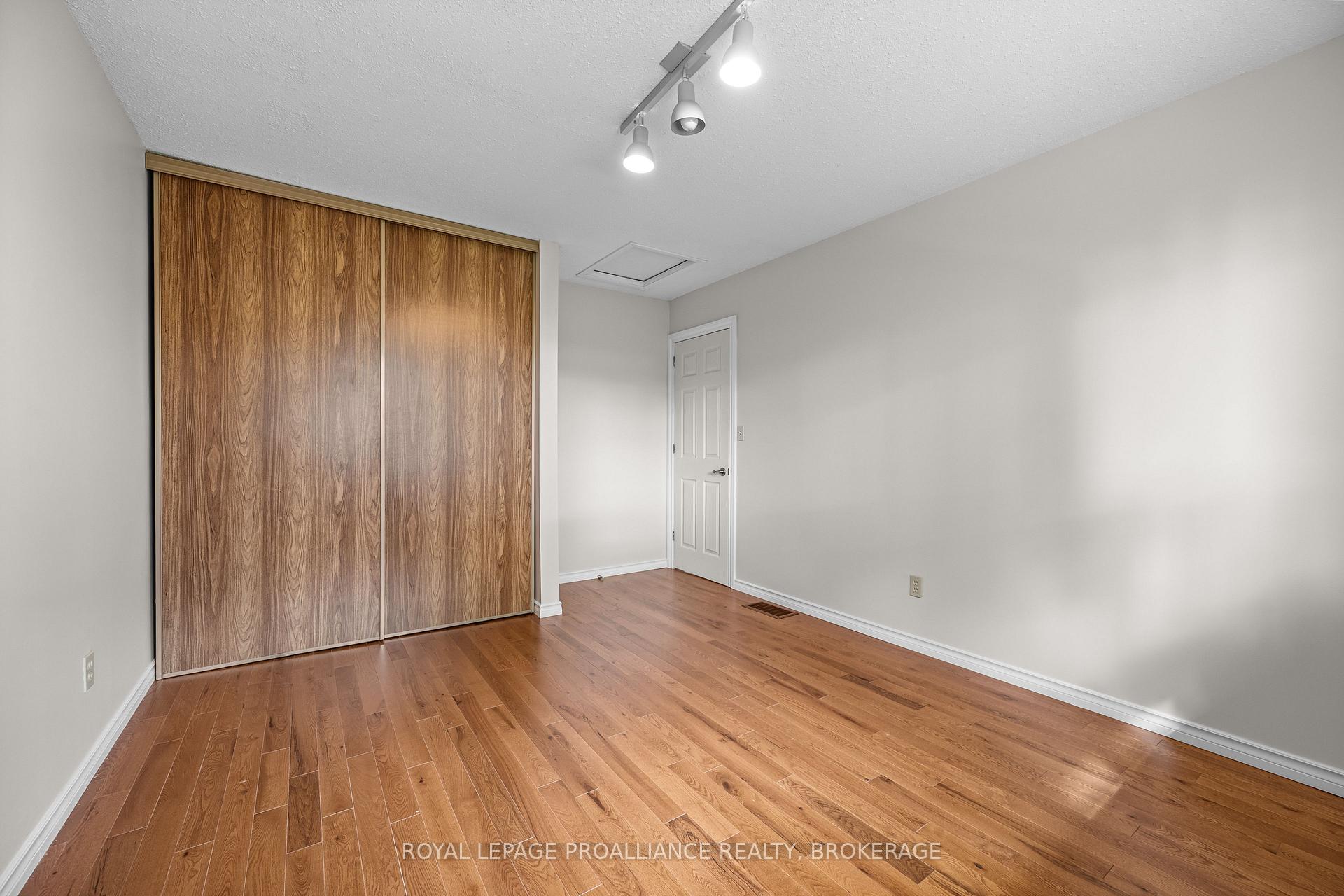 Photo 26 of 981 Edinborough Crescent, Kingston, North of Taylor-Kidd Blvd — HOMEH