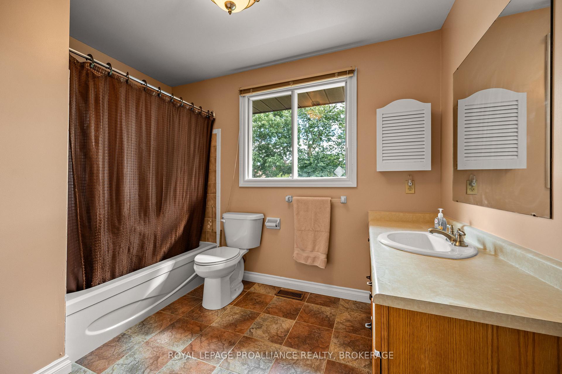 Photo 27 of 981 Edinborough Crescent, Kingston, North of Taylor-Kidd Blvd — HOMEH