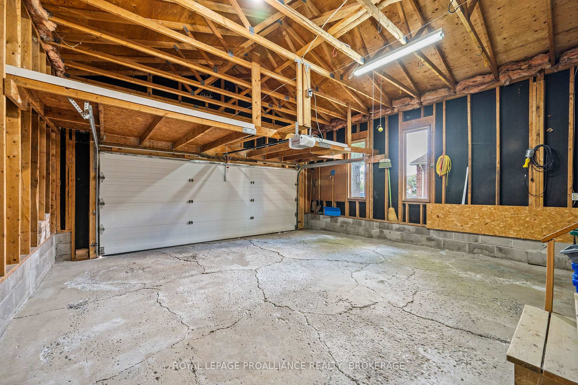 Photo 38 of 981 Edinborough Crescent, Kingston, North of Taylor-Kidd Blvd — HOMEH