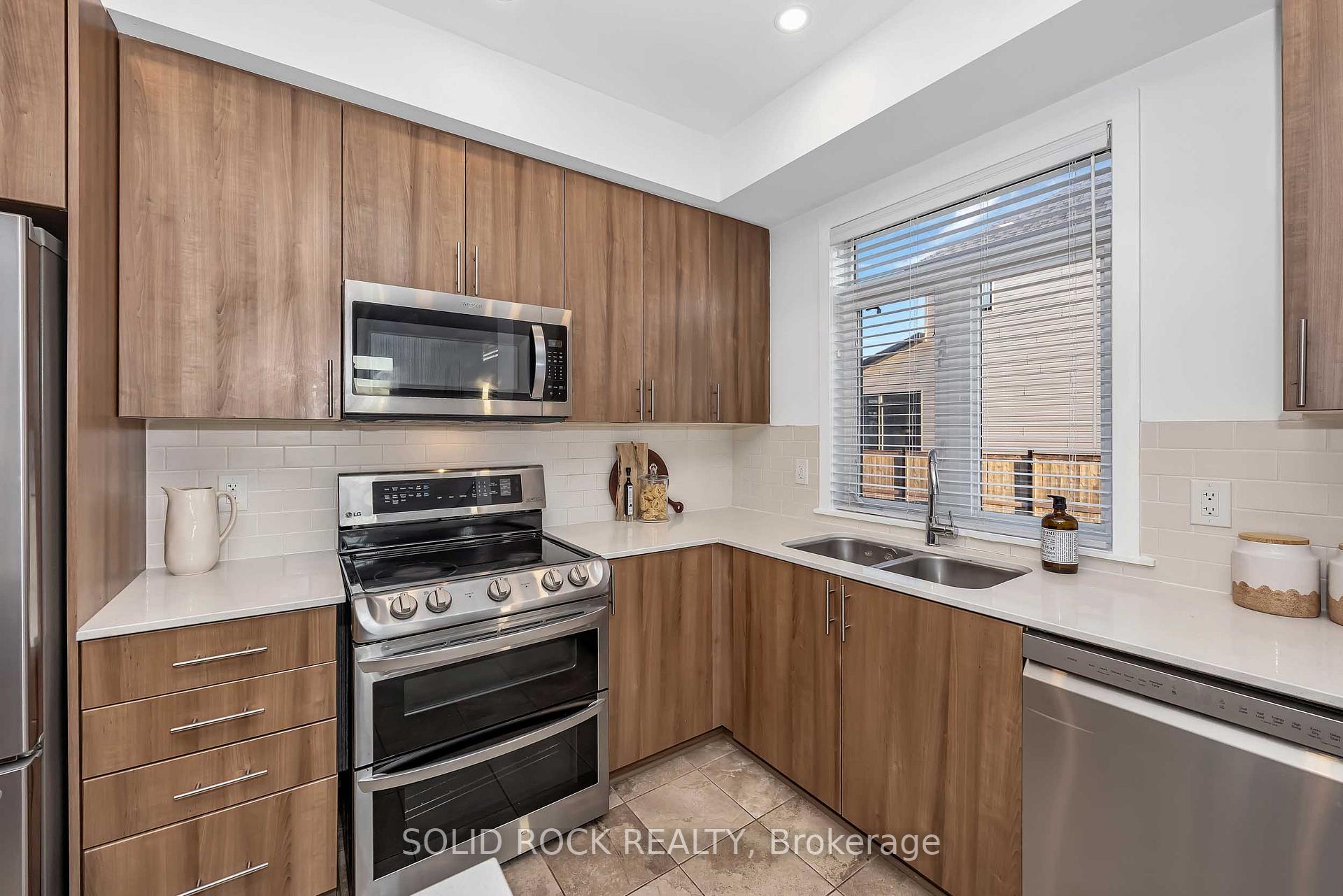 Photo 10 of 859 Solarium Avenue E, Ottawa, Riverside South/Gloucester Glen — HOMEH