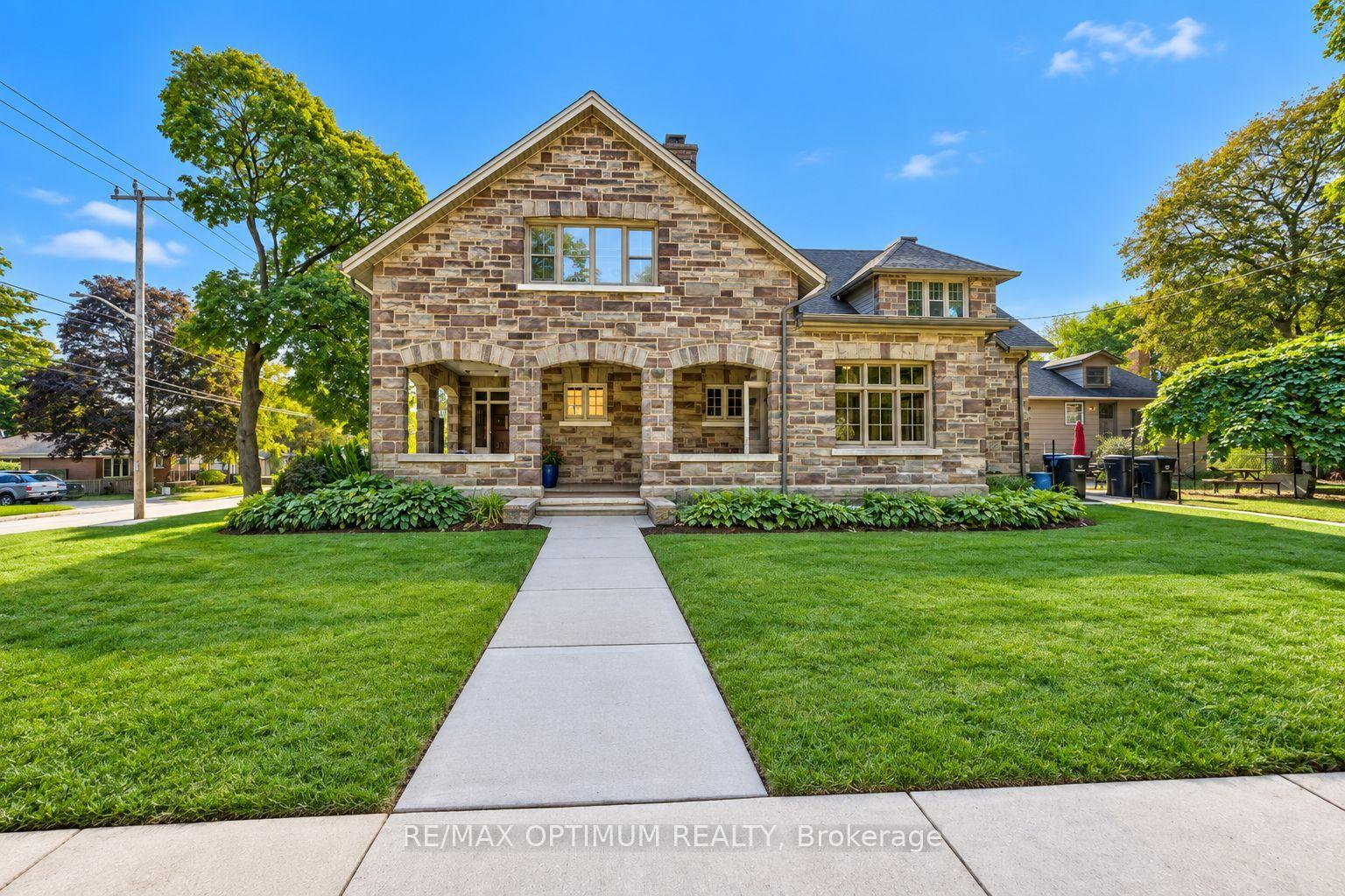 Photo 2 of 916 Queenston Road, Cambridge, Preston South — HOMEH
