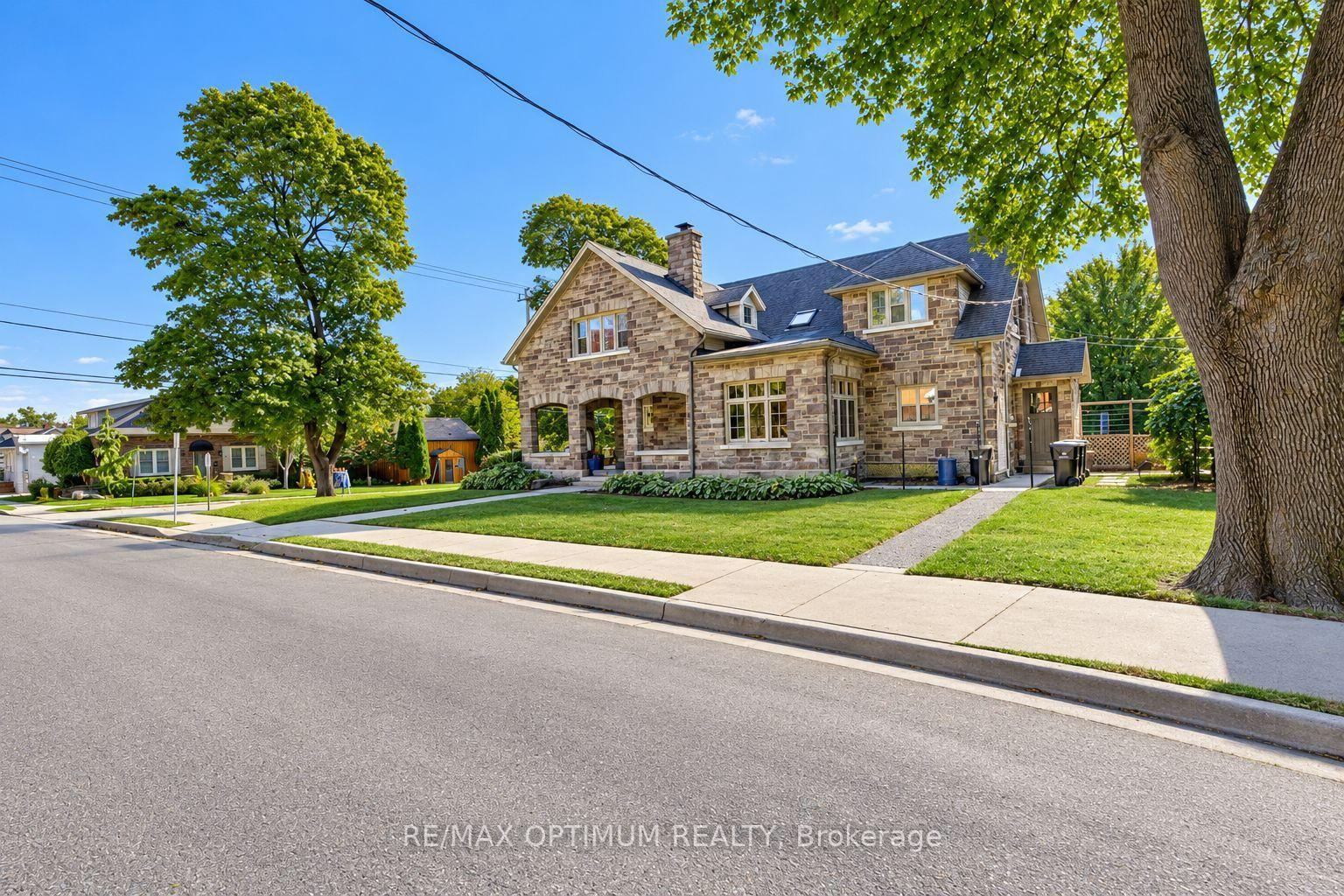 Photo 3 of 916 Queenston Road, Cambridge, Preston South — HOMEH