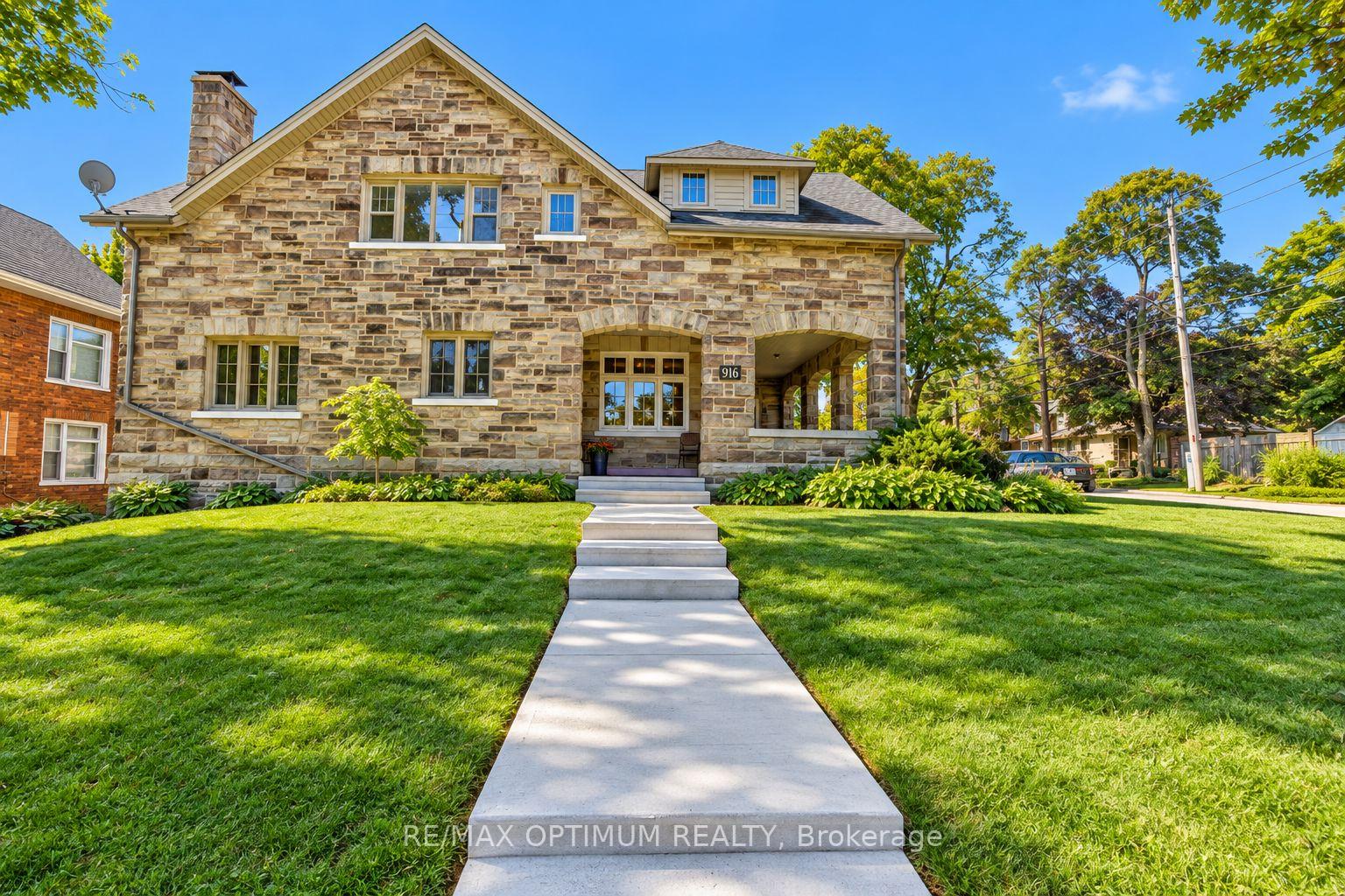 Photo 4 of 916 Queenston Road, Cambridge, Preston South — HOMEH