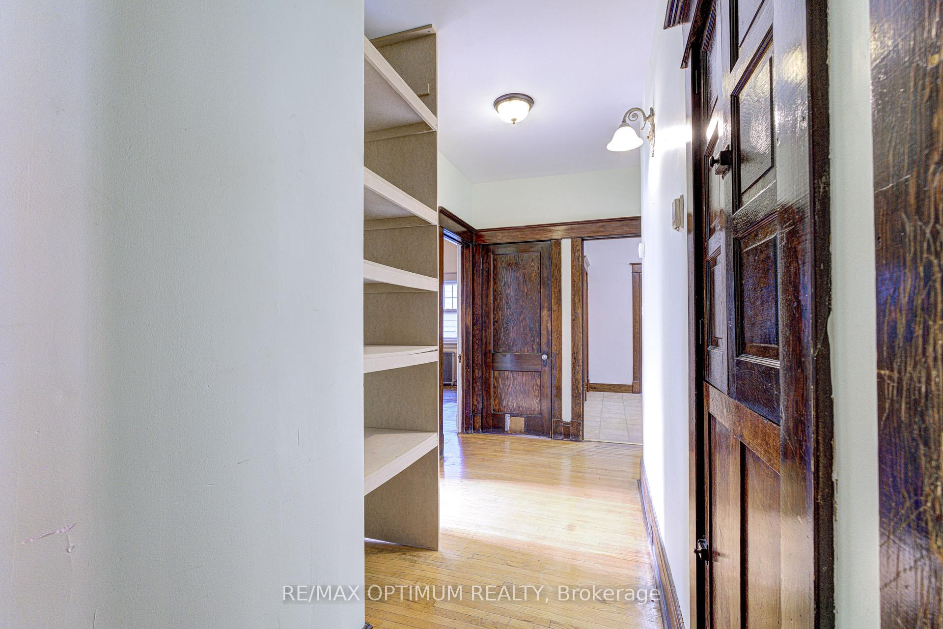 Photo 13 of 916 Queenston Road, Cambridge, Preston South — HOMEH