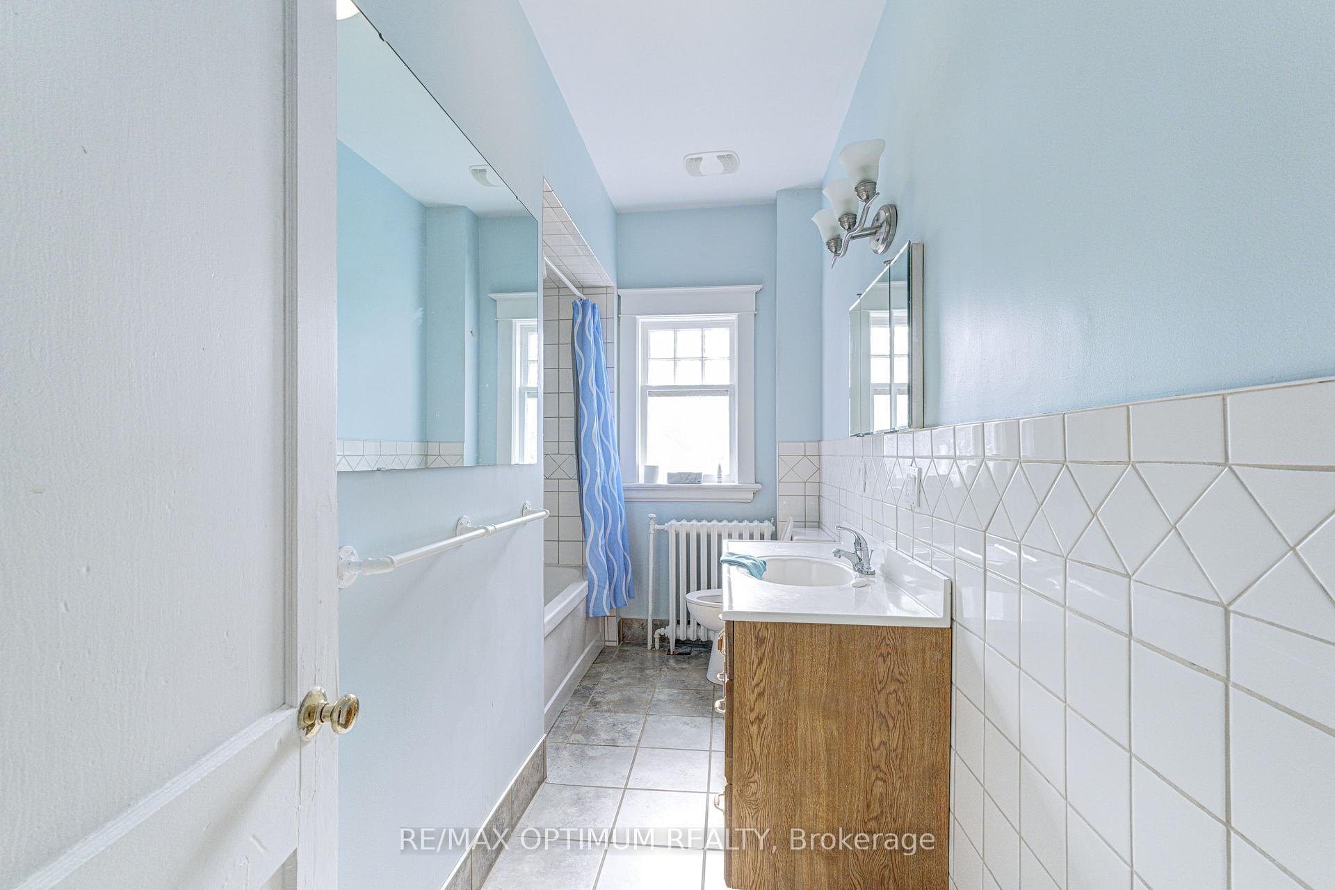 Photo 14 of 916 Queenston Road, Cambridge, Preston South — HOMEH