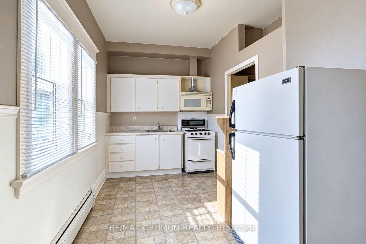 Photo 21 of 916 Queenston Road, Cambridge, Preston South — HOMEH