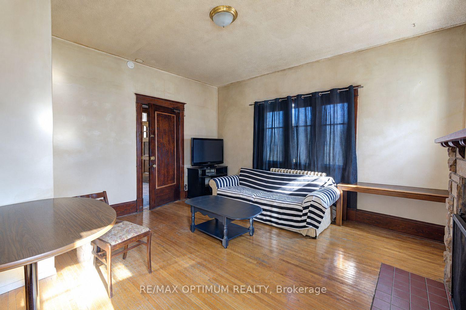 Photo 22 of 916 Queenston Road, Cambridge, Preston South — HOMEH