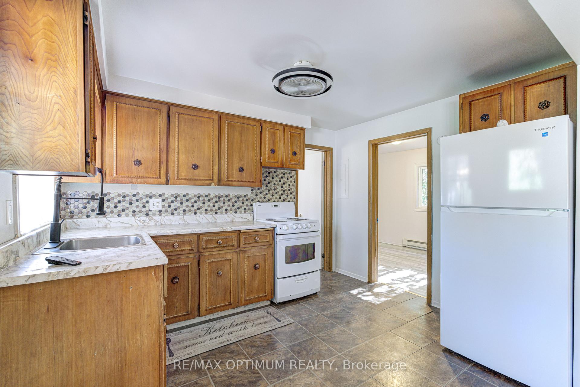 Photo 33 of 916 Queenston Road, Cambridge, Preston South — HOMEH