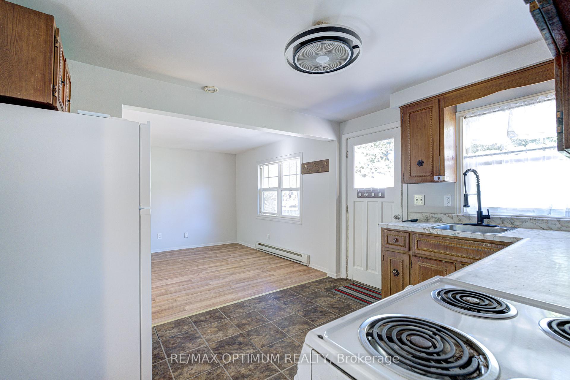 Photo 34 of 916 Queenston Road, Cambridge, Preston South — HOMEH