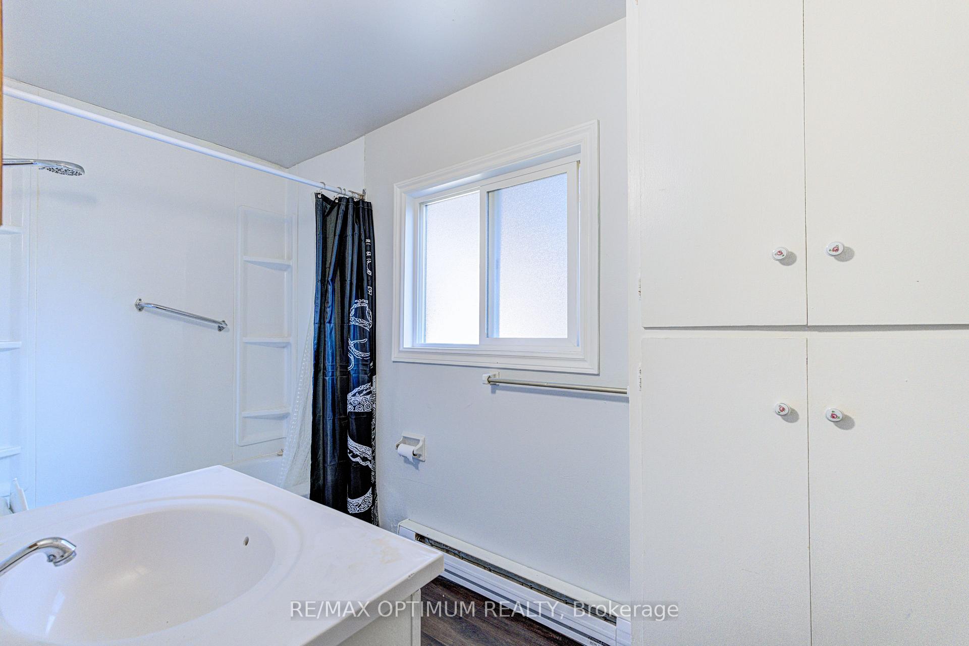 Photo 37 of 916 Queenston Road, Cambridge, Preston South — HOMEH