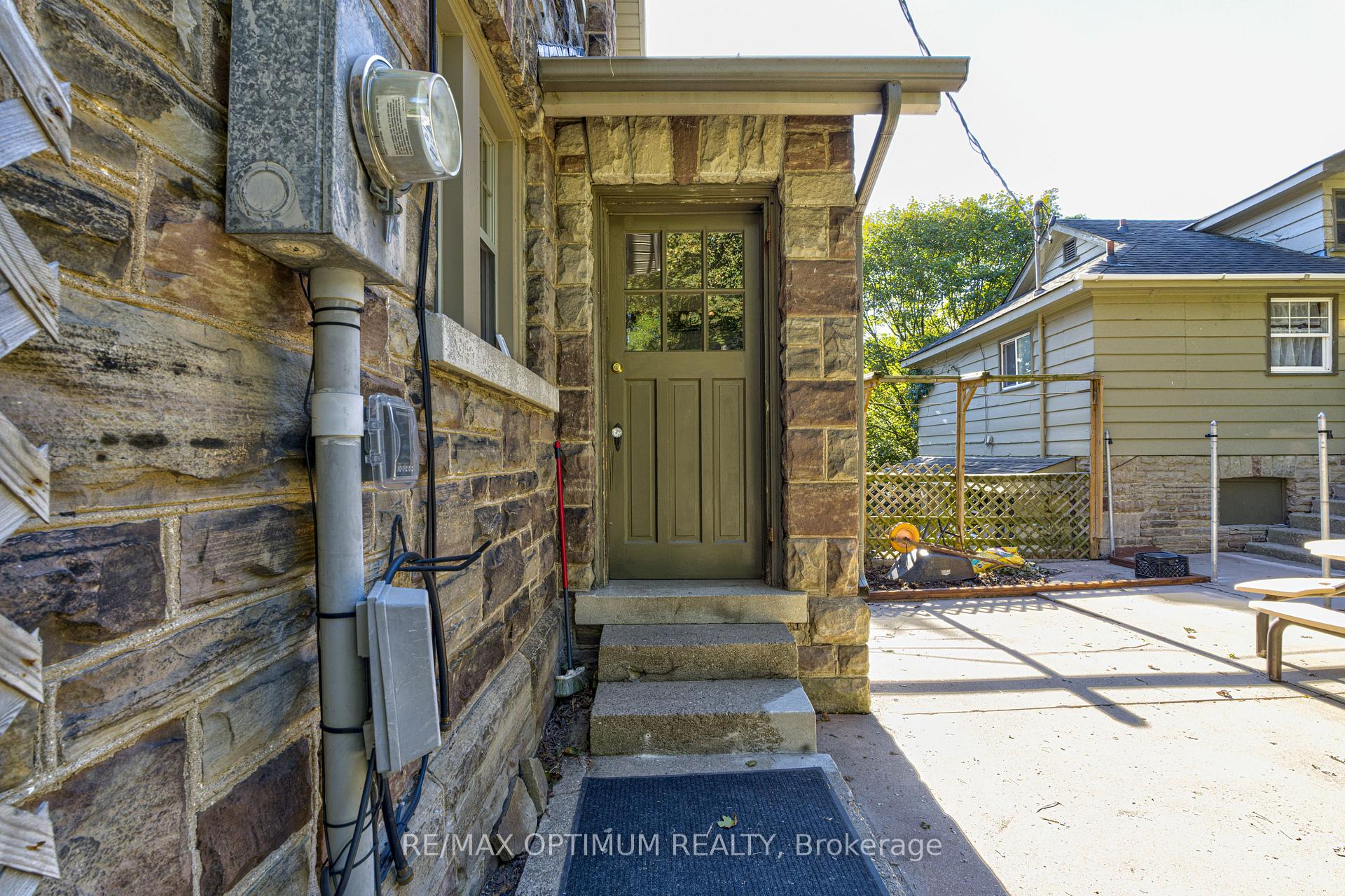 Photo 38 of 916 Queenston Road, Cambridge, Preston South — HOMEH