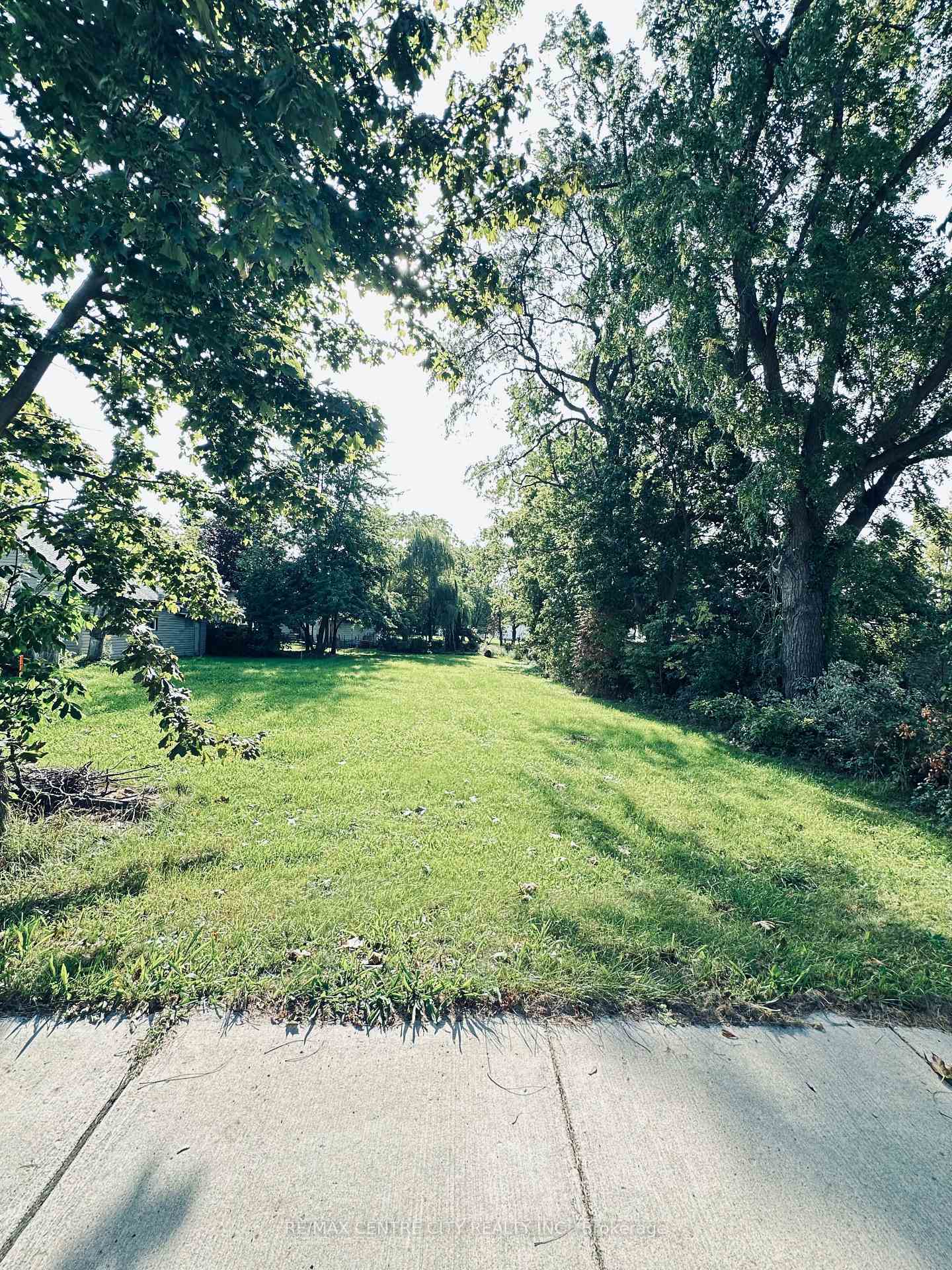 Photo 4 of 191 Appin Road, Southwest Middlesex, Glencoe — HOMEH